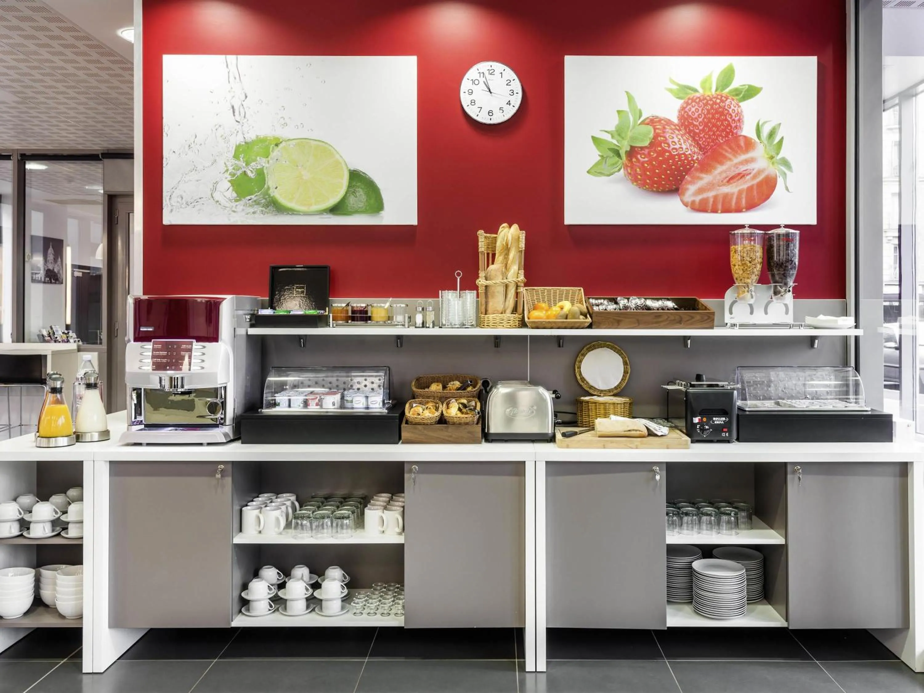 Breakfast in Aparthotel Adagio Access Paris Clichy