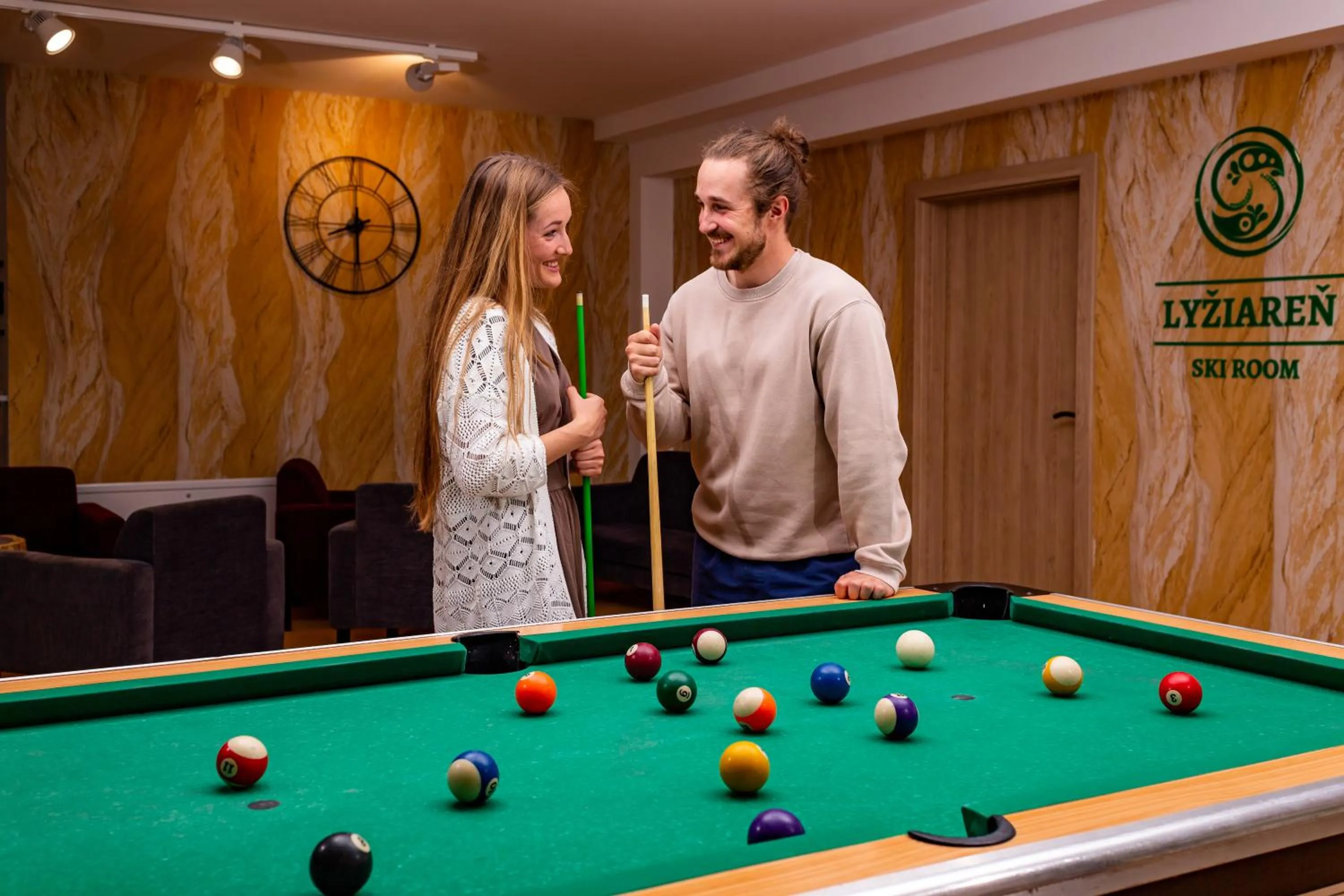 Communal lounge/ TV room in Hotel Strachan Family Jasná
