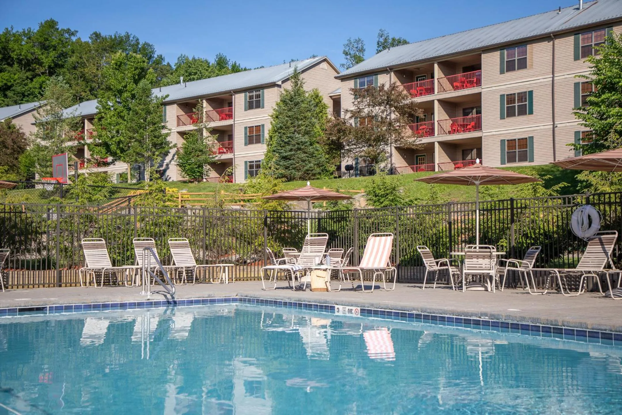 Property building in Holiday Inn Club Vacations Oak n Spruce Resort in the Berkshires