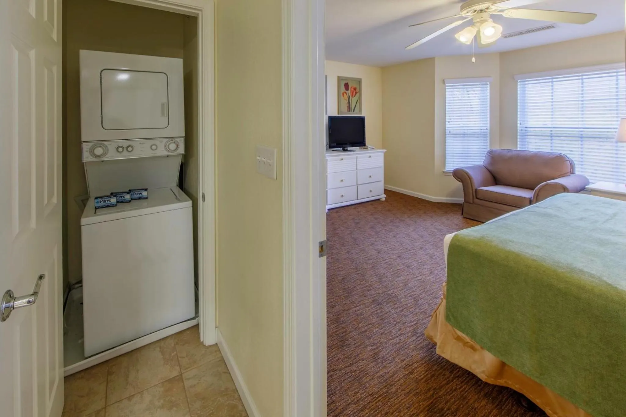 Photo of the whole room, Bed in Holiday Inn Club Vacations Oak n Spruce Resort in the Berkshires