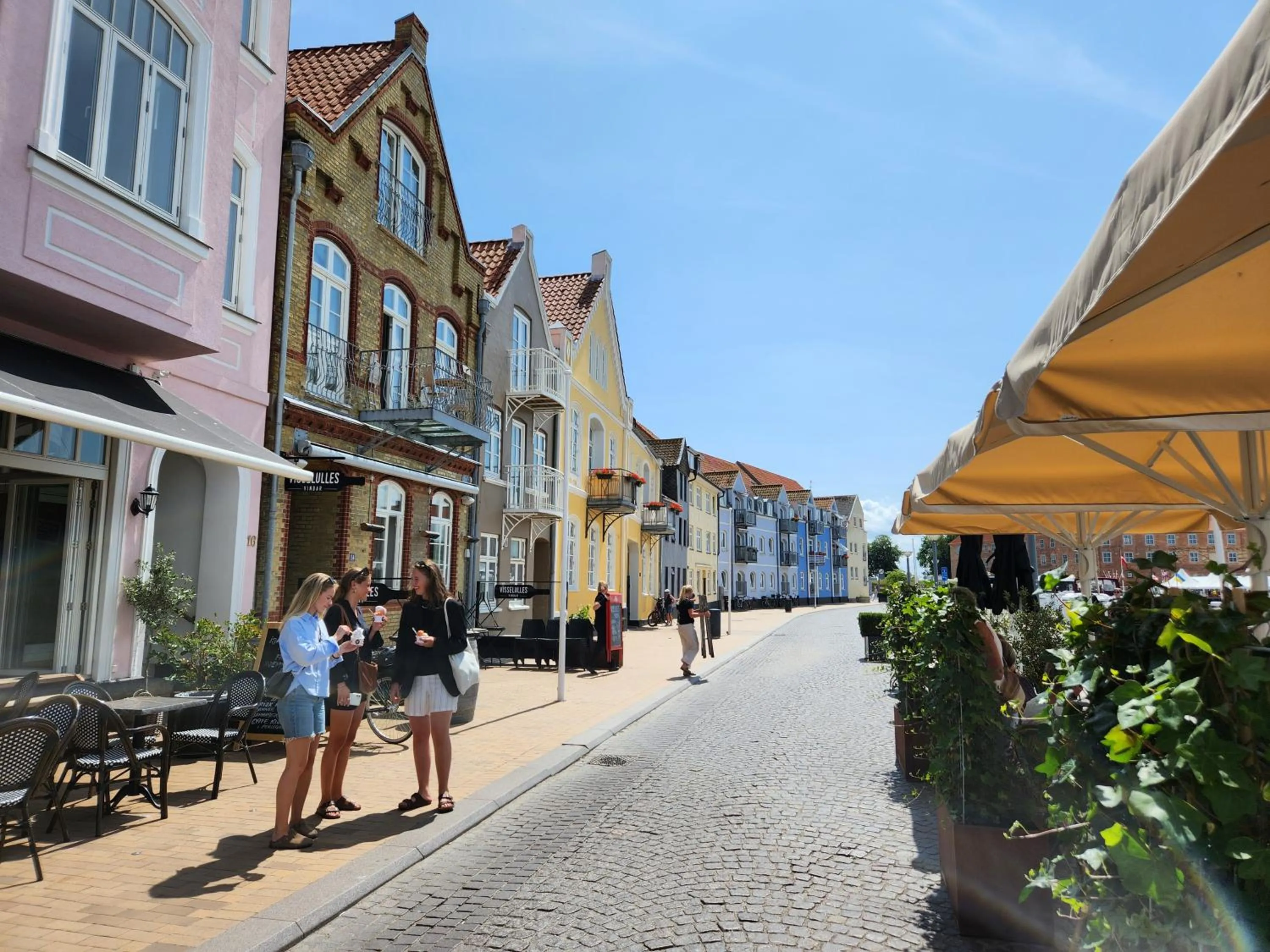 Property building in Harbour Walk