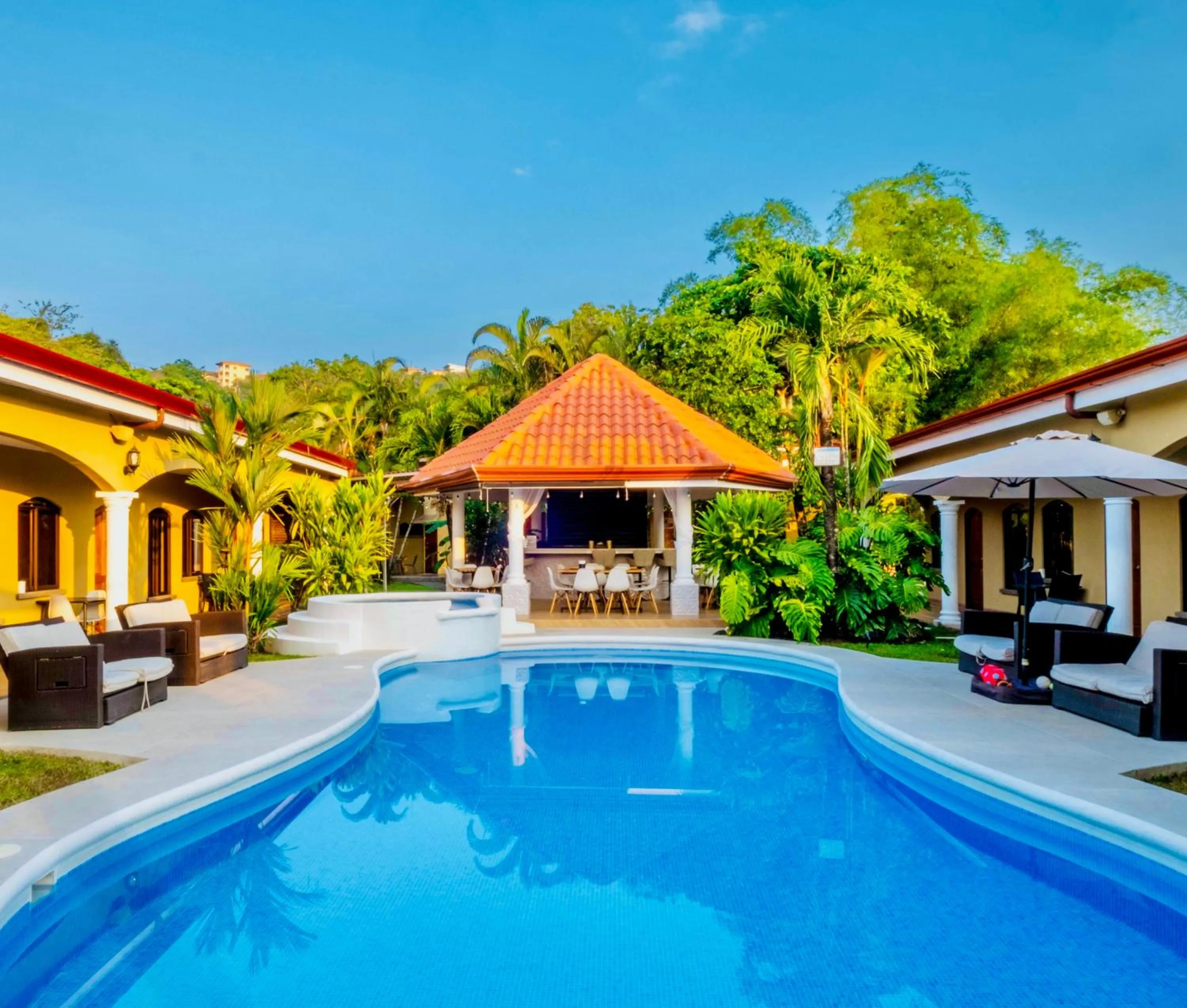 Lounge or bar in Las Brisas Resort and Villas