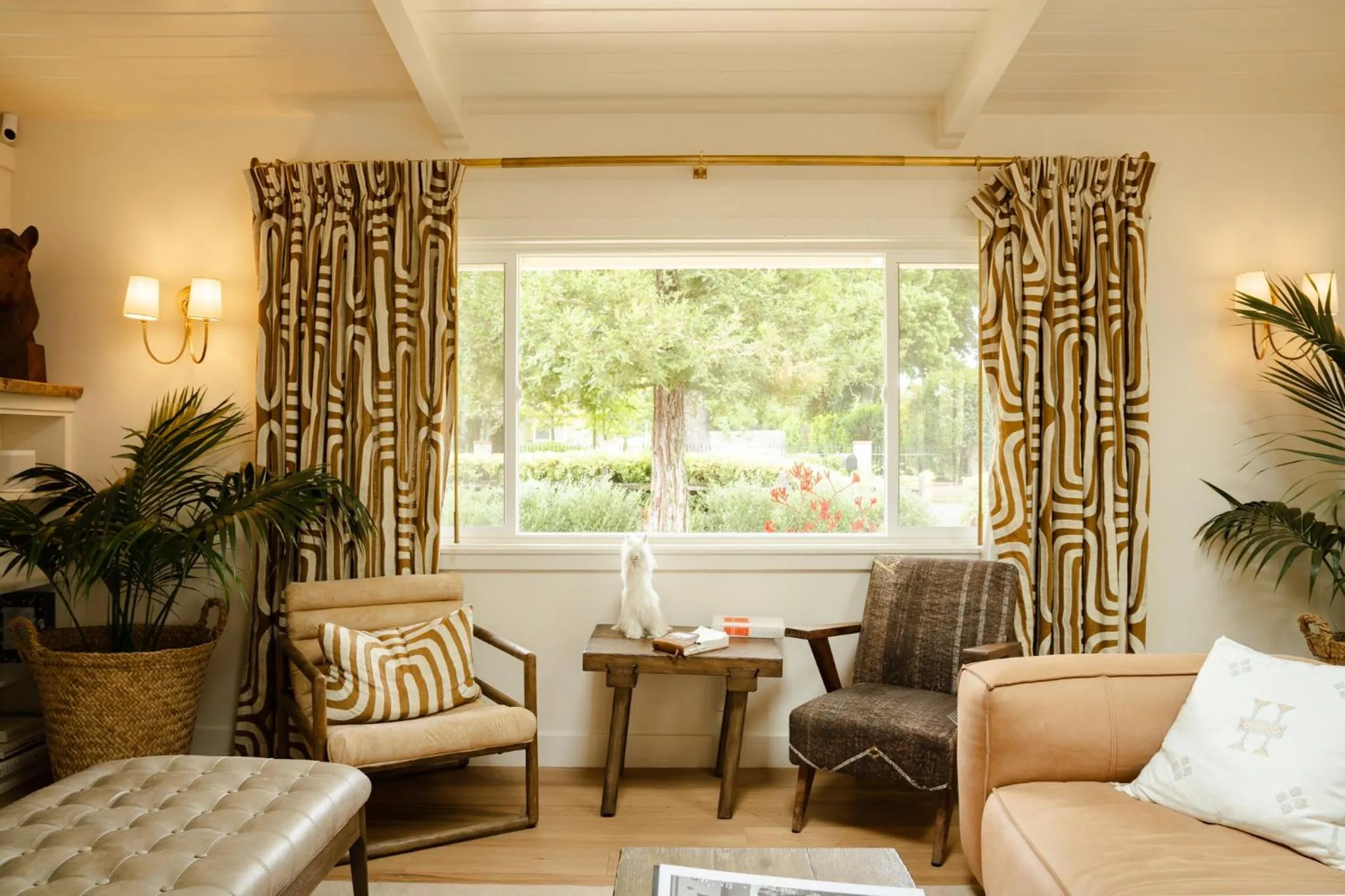 Seating area in Hotel Ynez