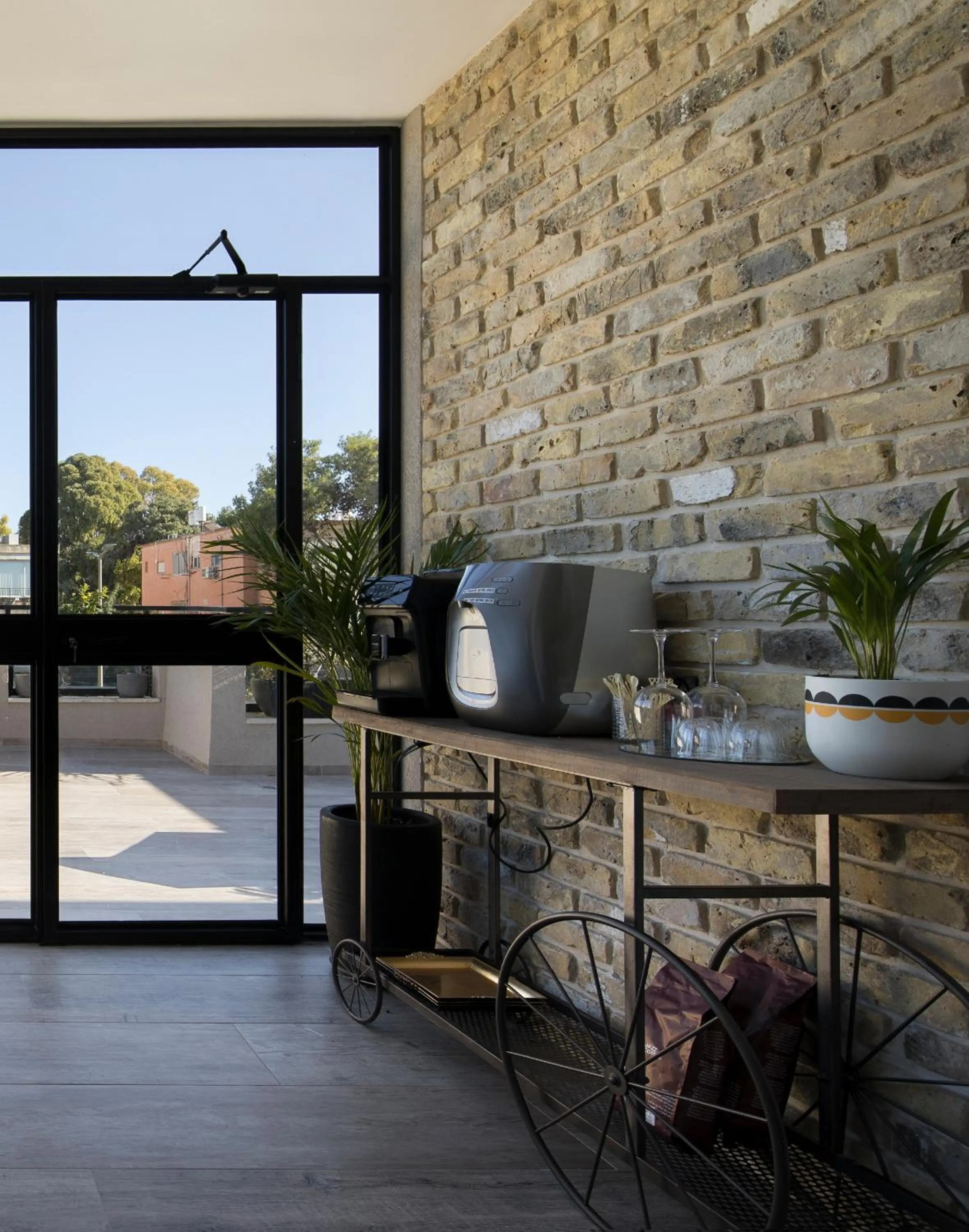 Patio in Urbanica Carmel- Apartments