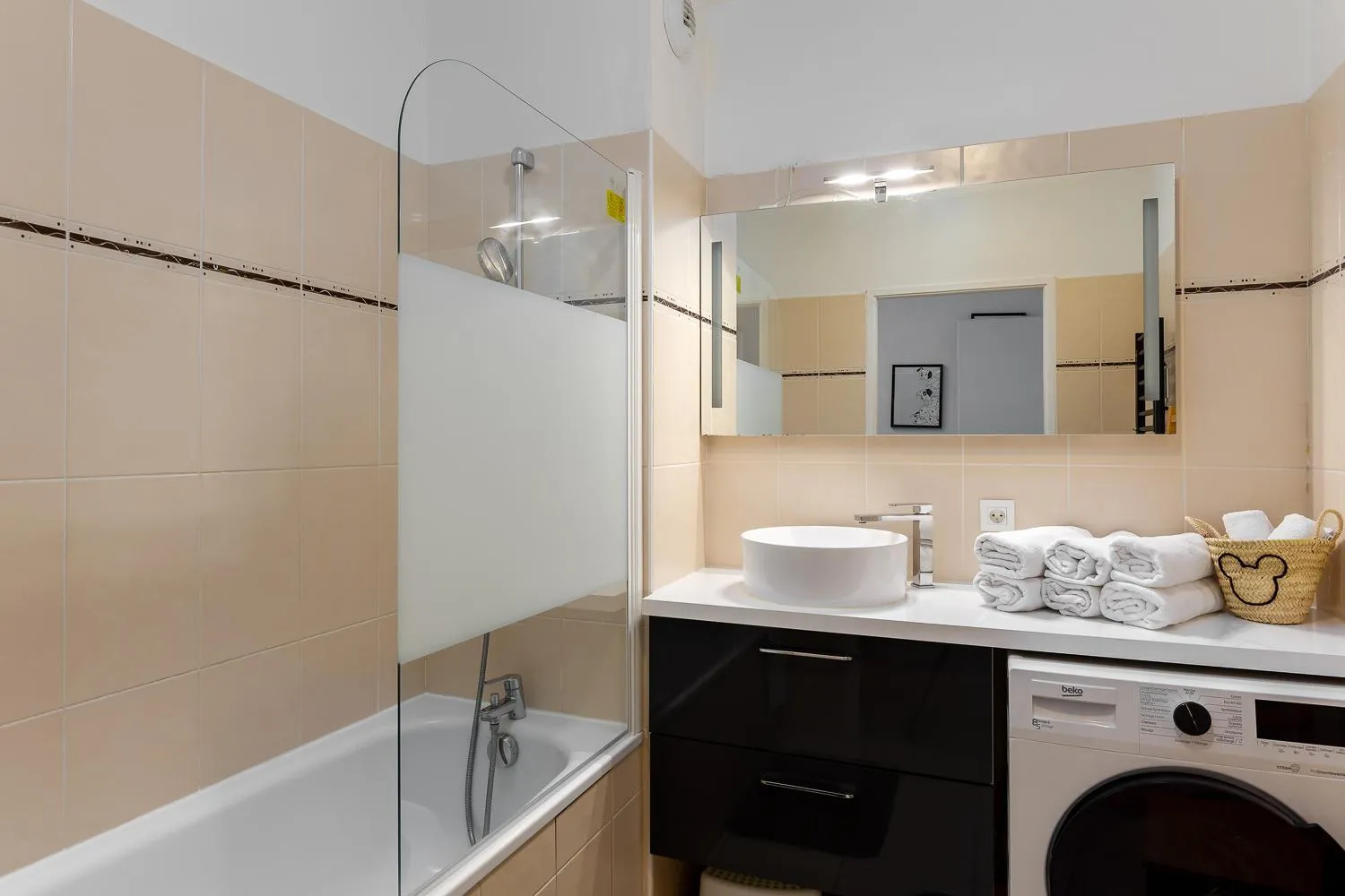 Bathroom in Apartment 2 Bedroomed Near Disneyland Paris with Garden Parking at Serris