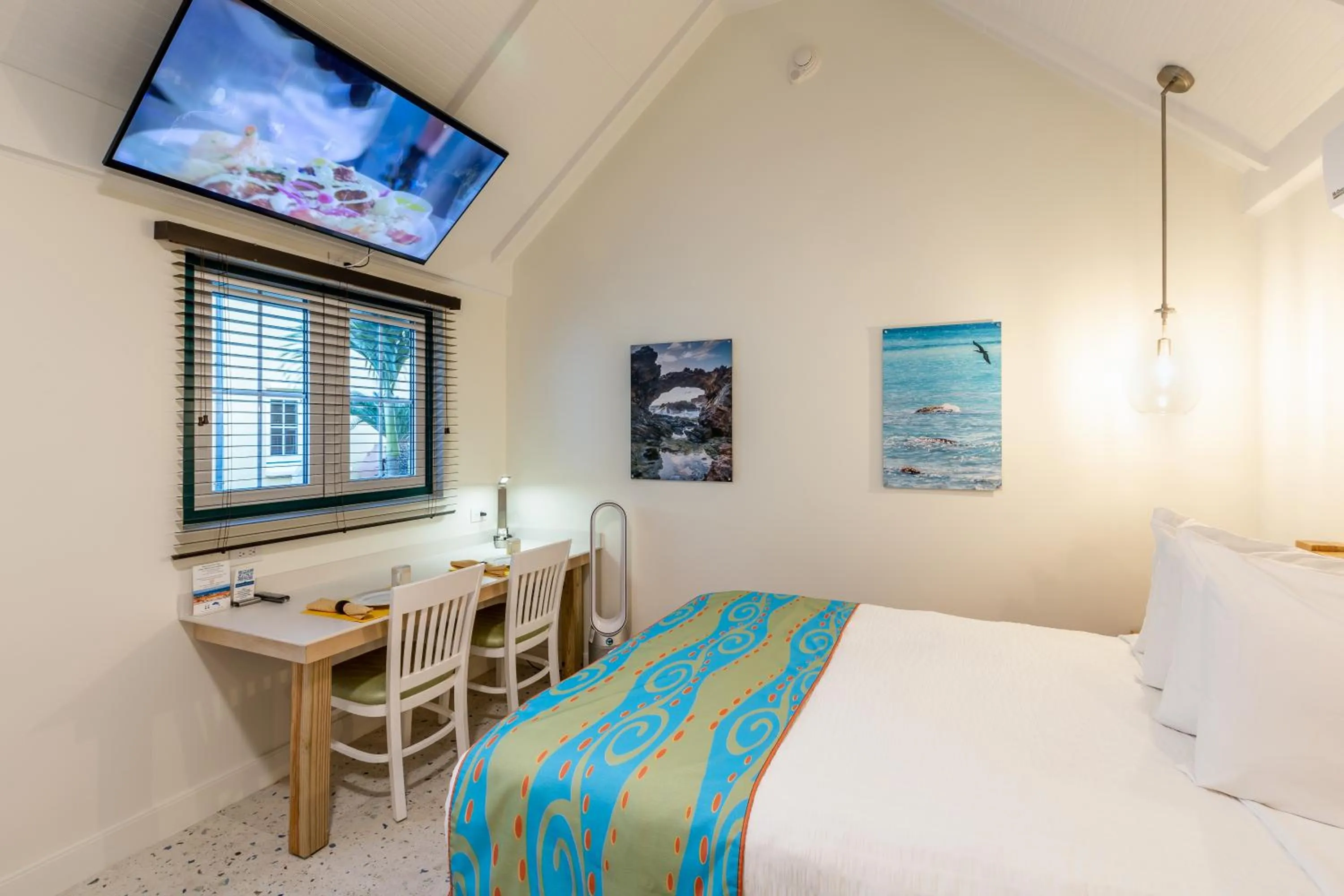 Bedroom, Bed in Amsterdam Manor Beach Resort