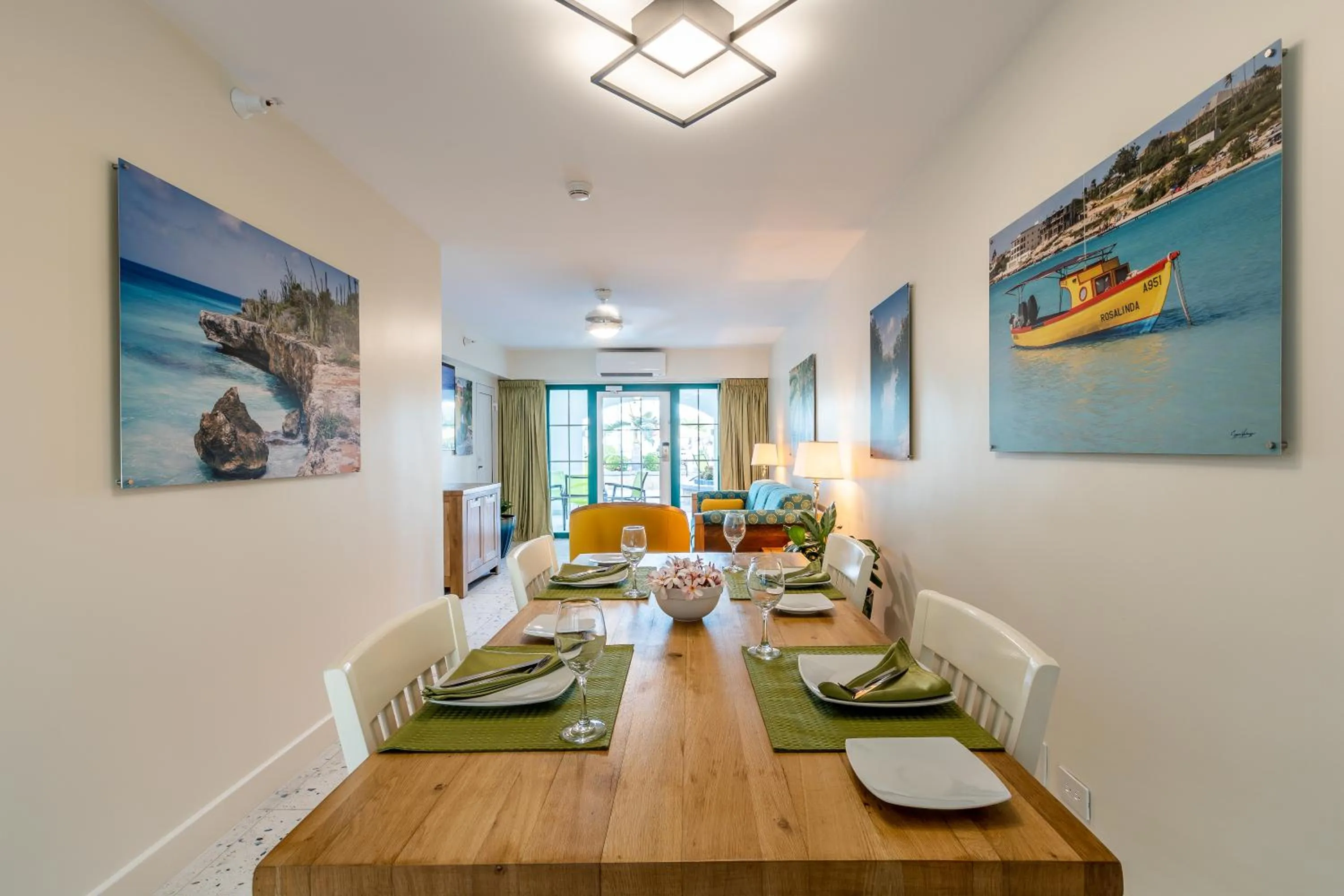 Dining area in Amsterdam Manor Beach Resort