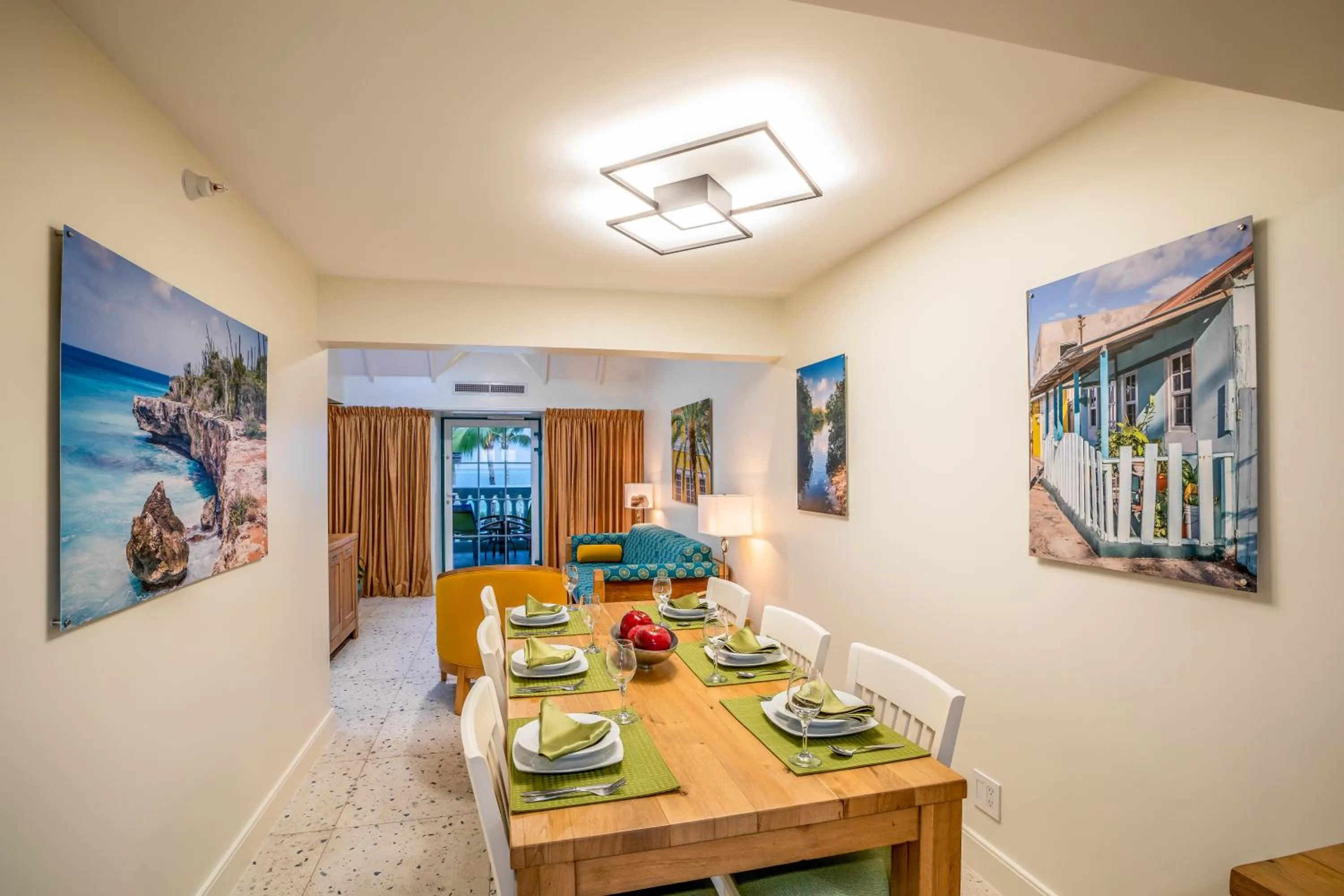 Dining area in Amsterdam Manor Beach Resort