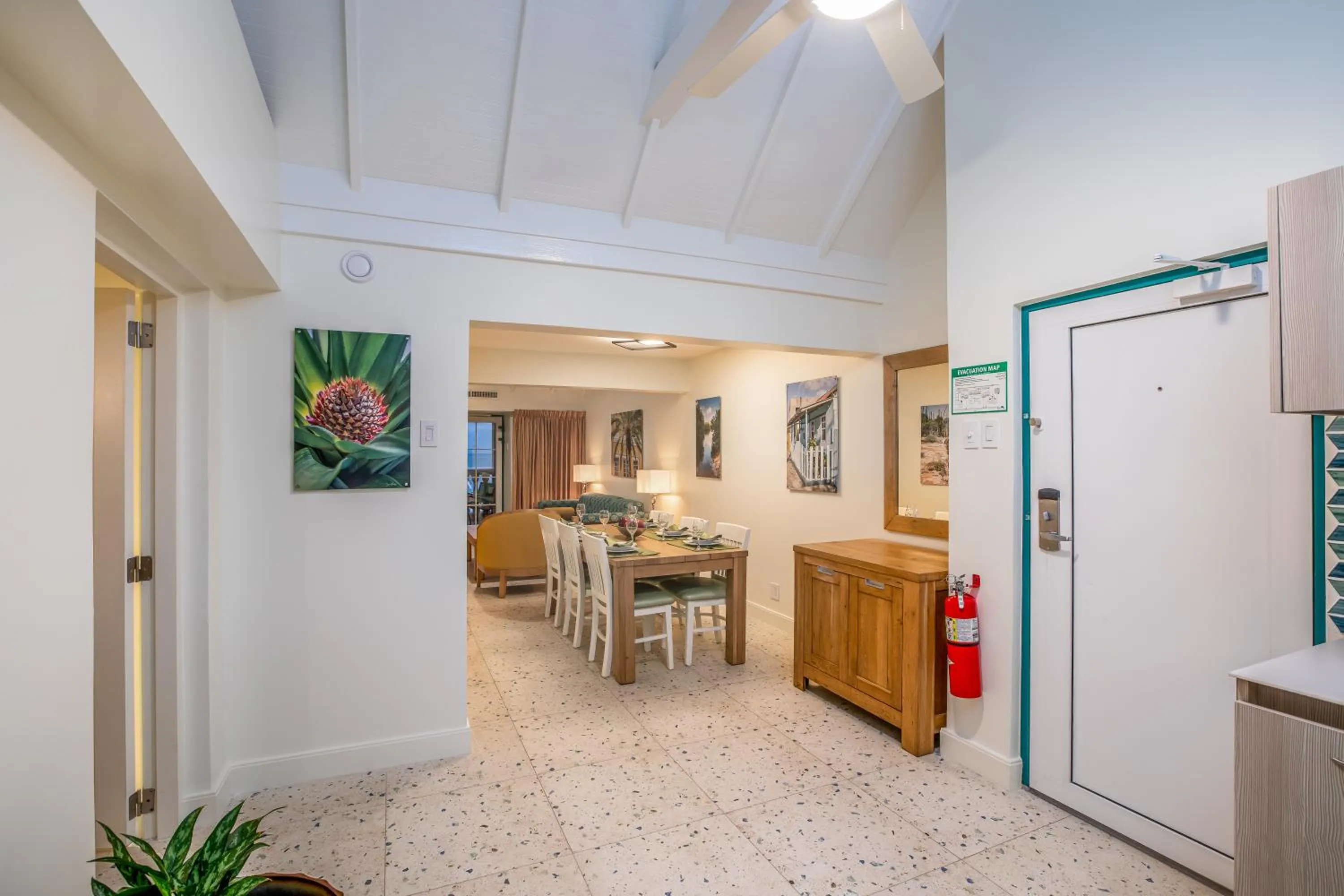 Dining area in Amsterdam Manor Beach Resort