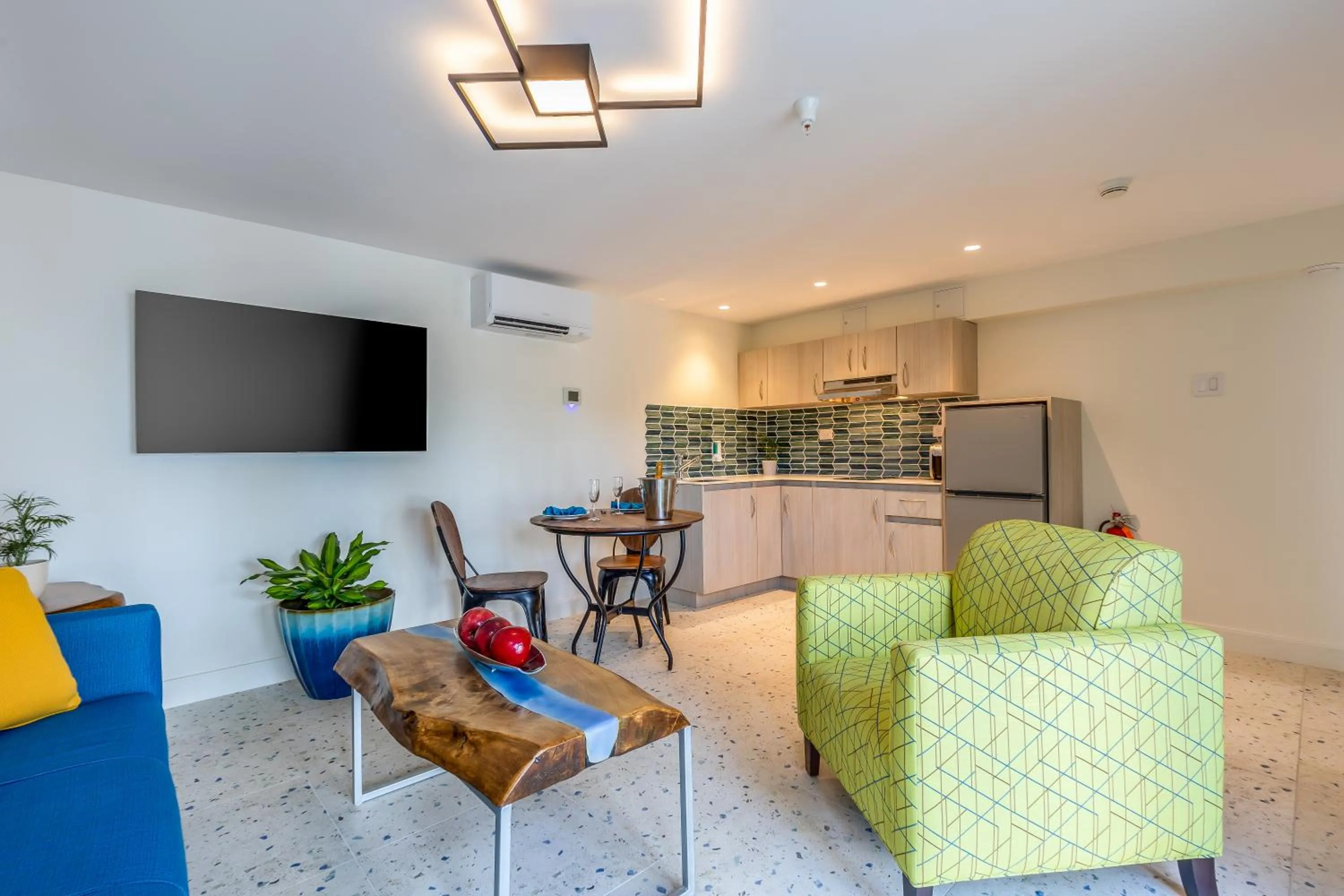 TV and multimedia in Amsterdam Manor Beach Resort