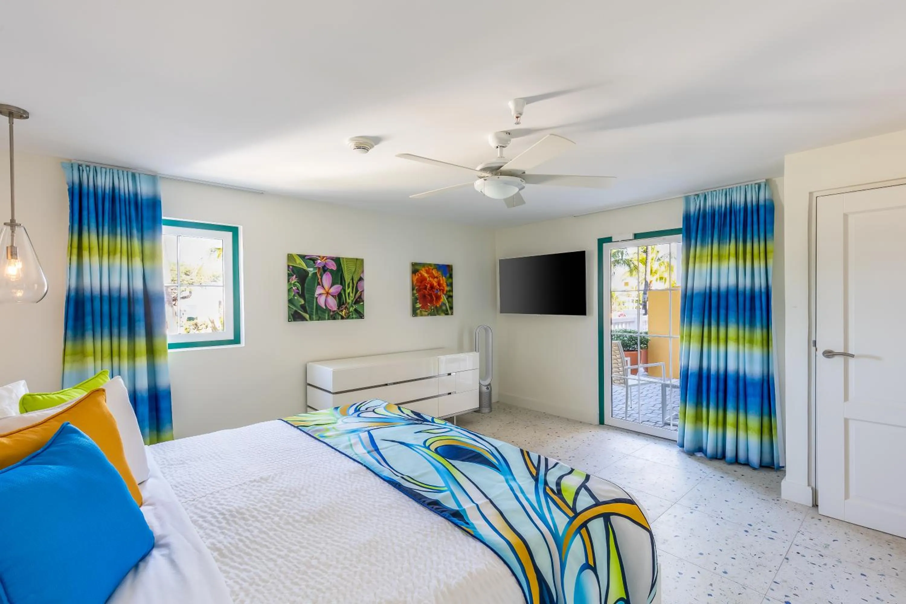 Bedroom, Bed in Amsterdam Manor Beach Resort