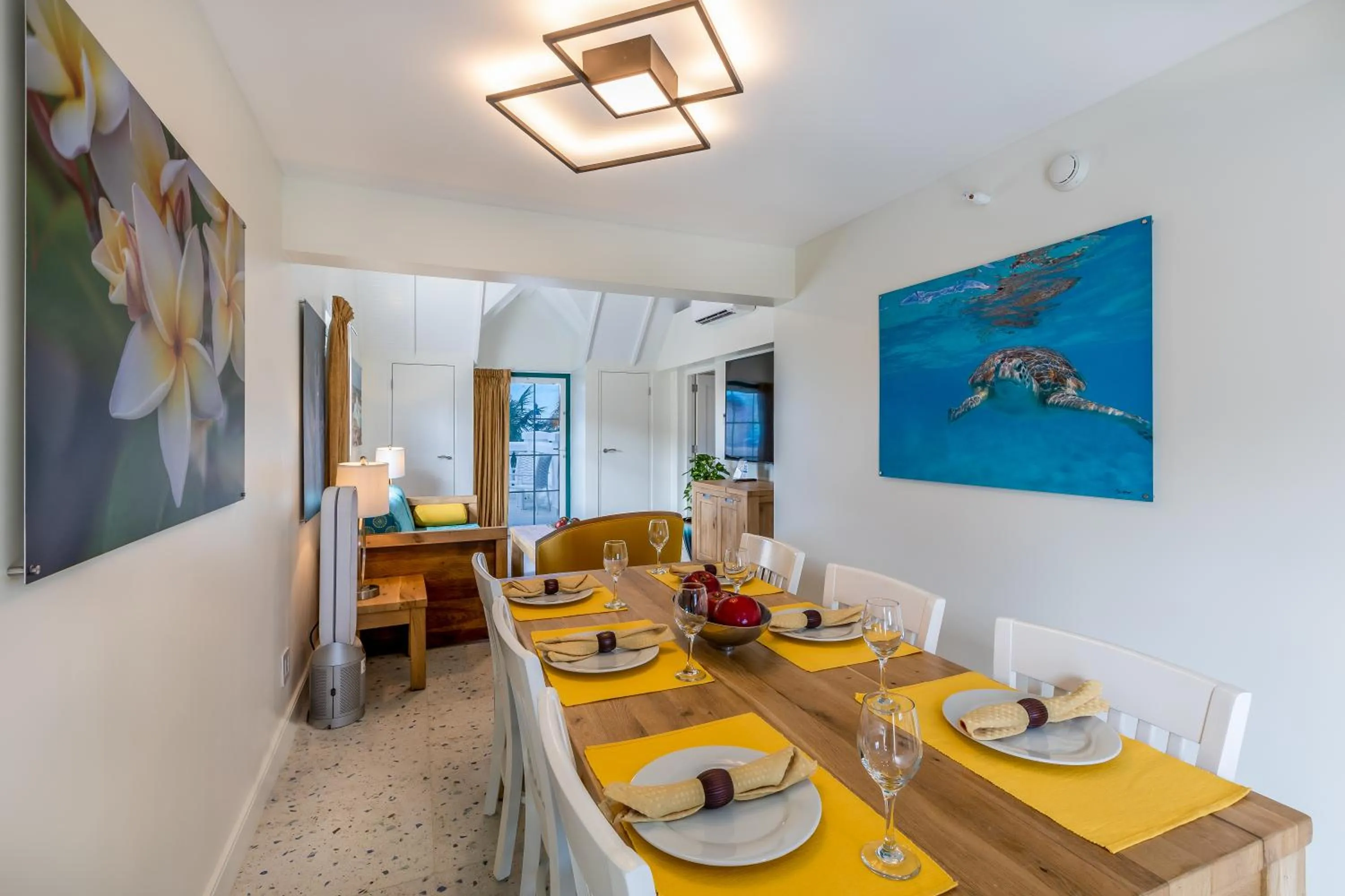 Dining area in Amsterdam Manor Beach Resort