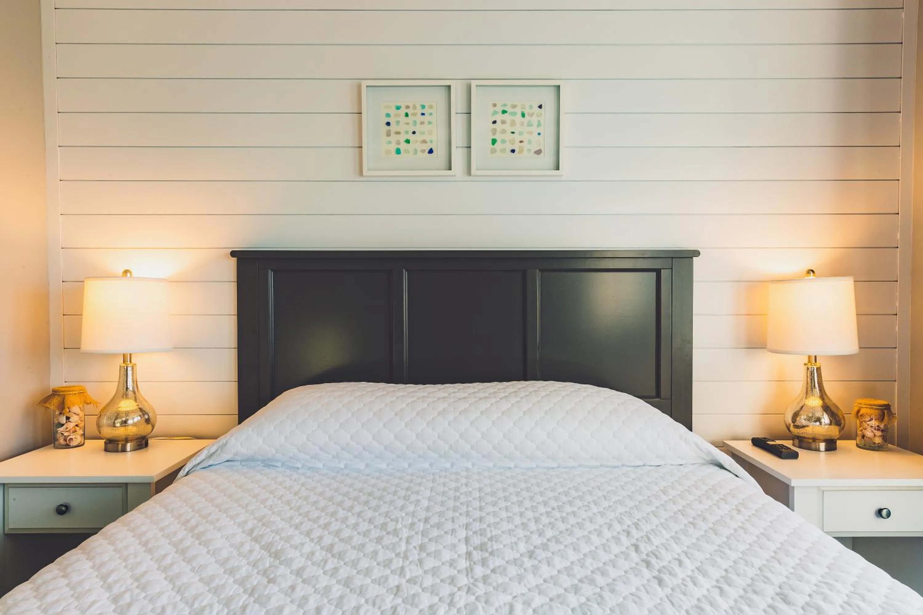 Petite Queen Room in Bearskin Neck Motor Lodge