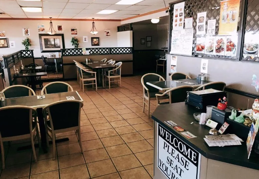 Restaurant/places to eat in Hi Valley Motor Inn