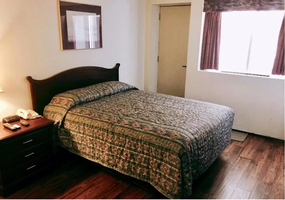 Bed in Hi Valley Motor Inn