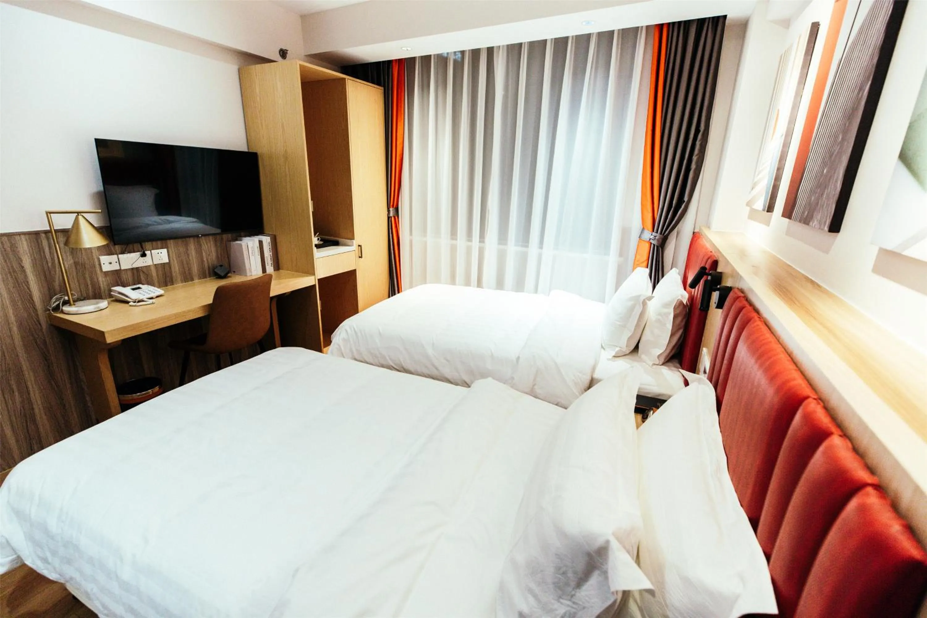 Photo of the whole room, Bed in Shanghai Fish Inn People Square