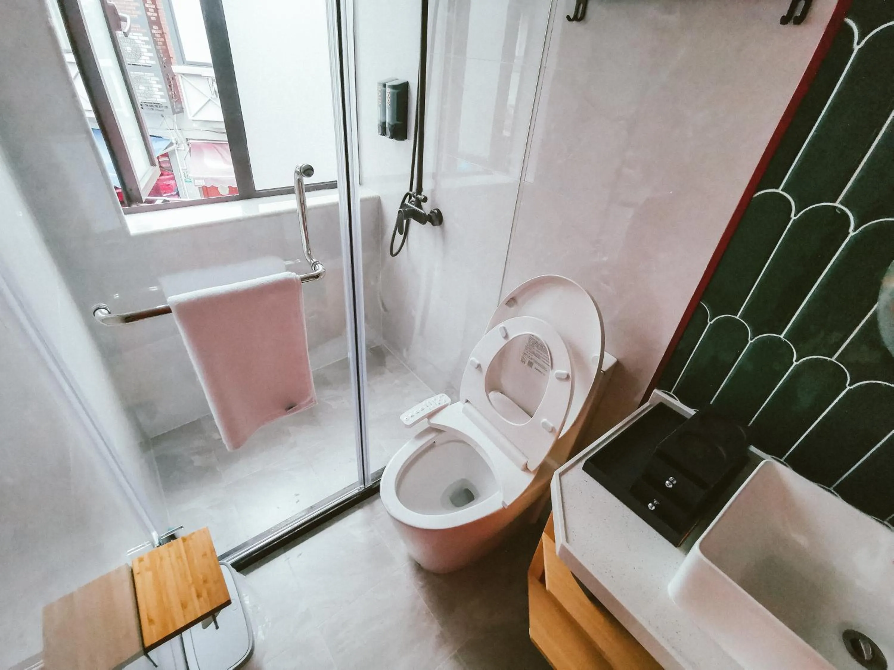 Bathroom in Shanghai Fish Inn People Square