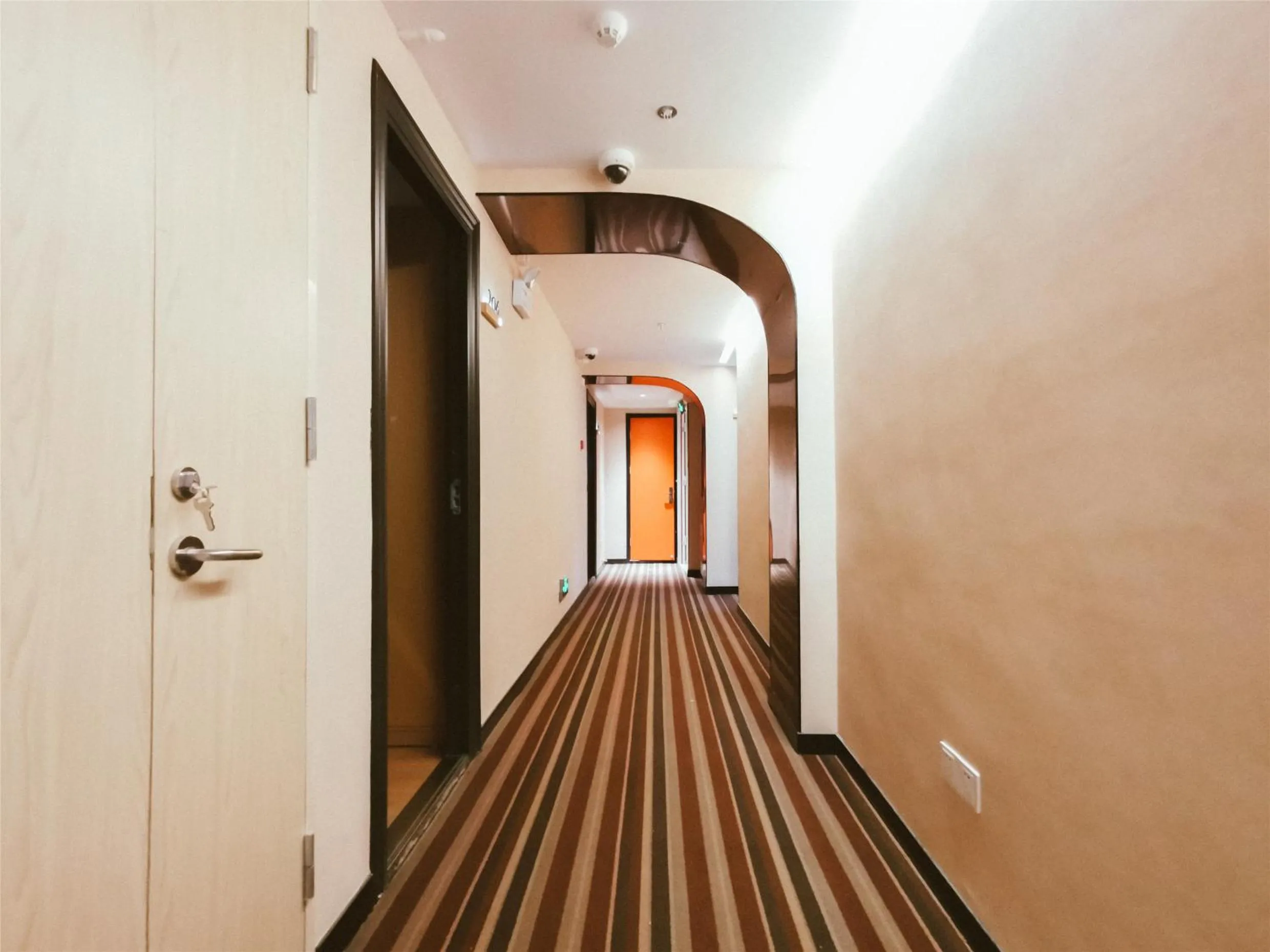 Property building in Shanghai Fish Inn People Square