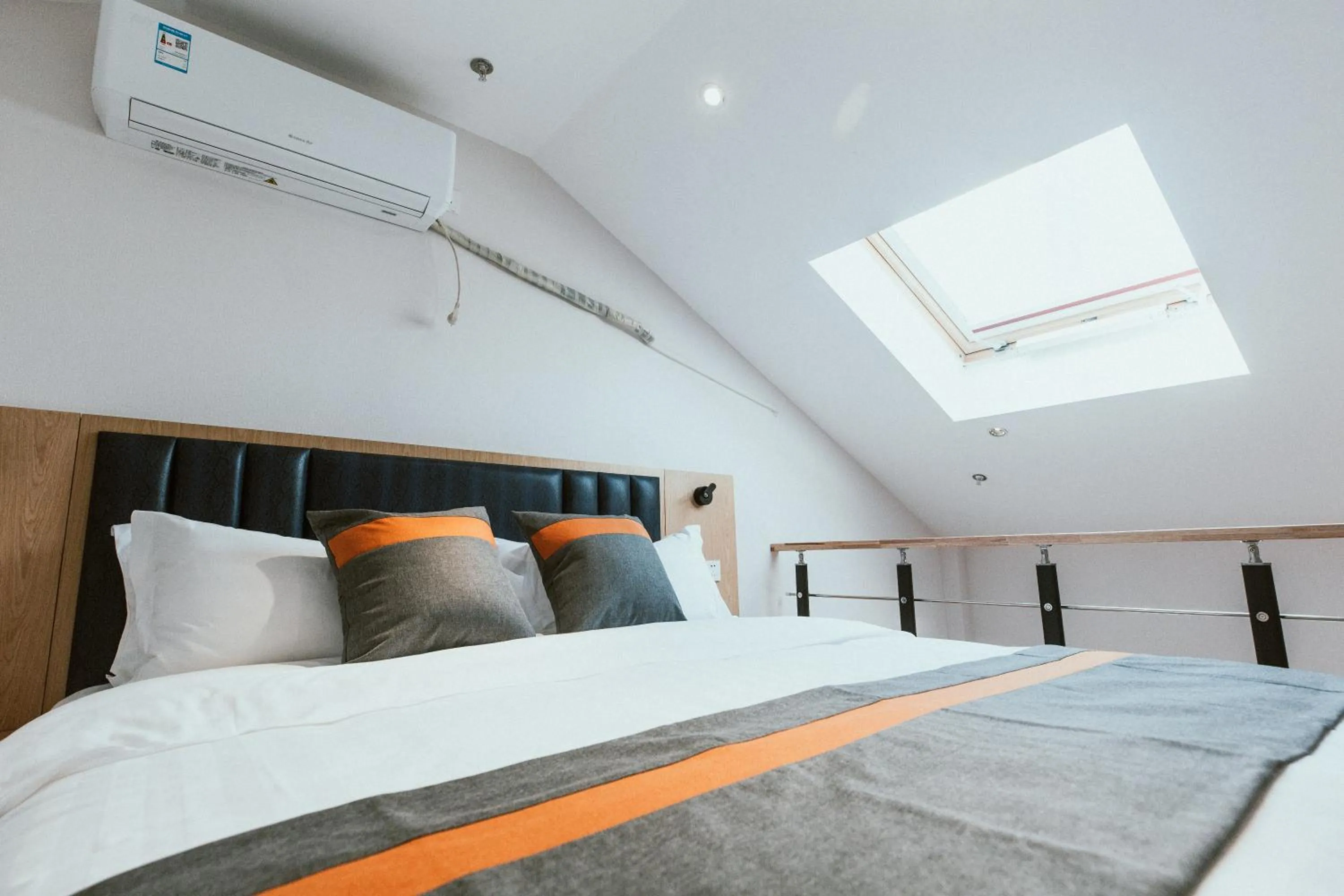 Bed in Shanghai Fish Inn People Square