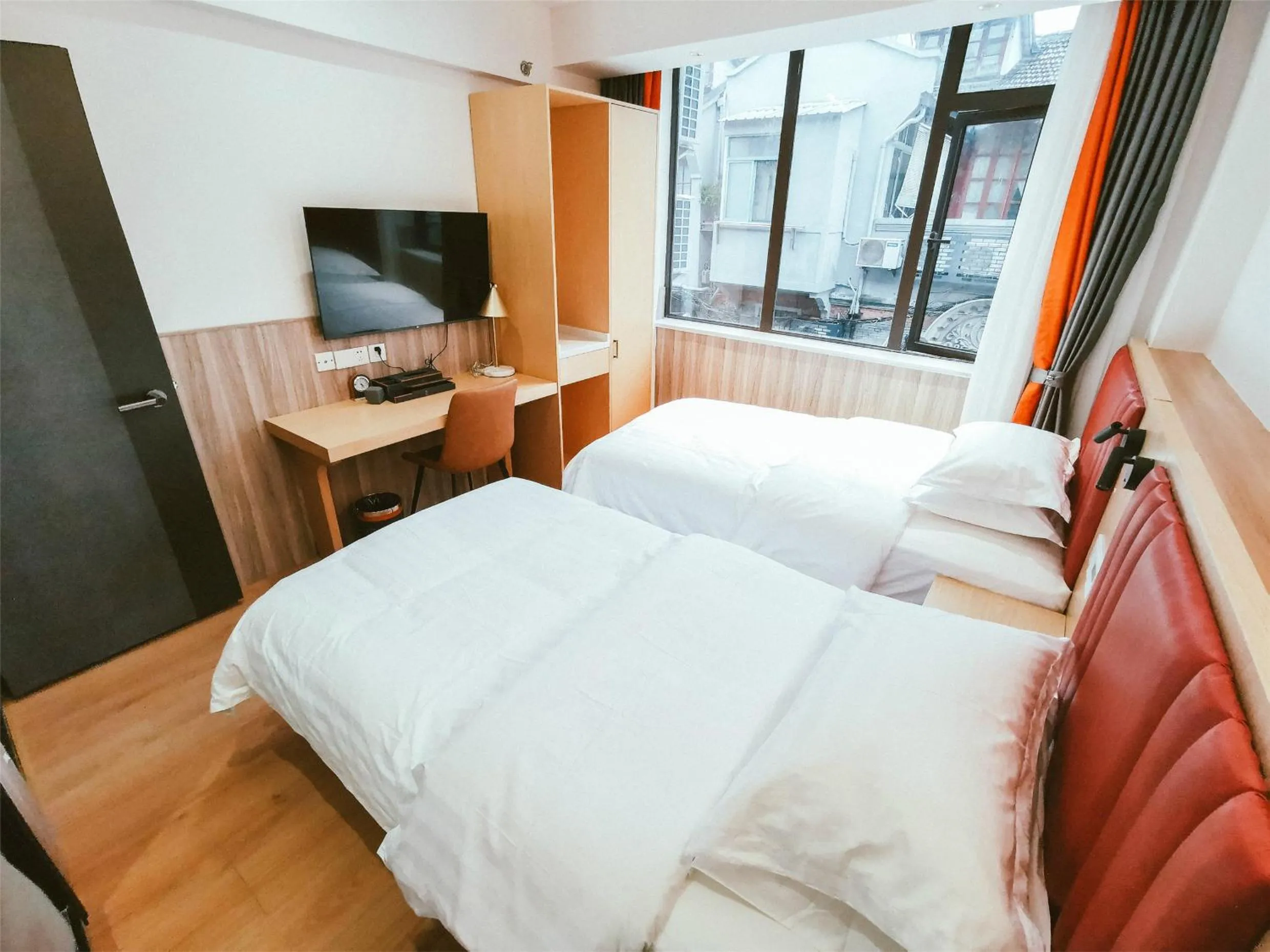 Bed in Shanghai Fish Inn People Square