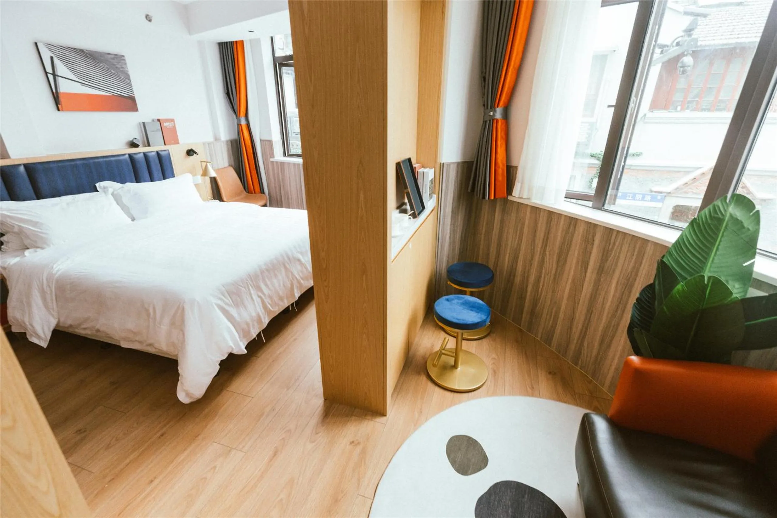 Photo of the whole room, Bed in Shanghai Fish Inn People Square