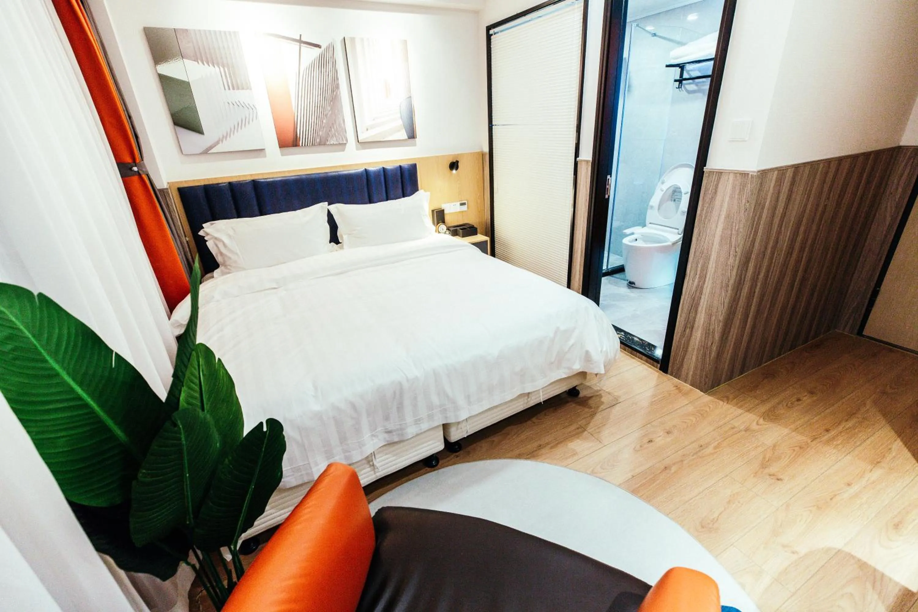 Photo of the whole room, Bed in Shanghai Fish Inn People Square