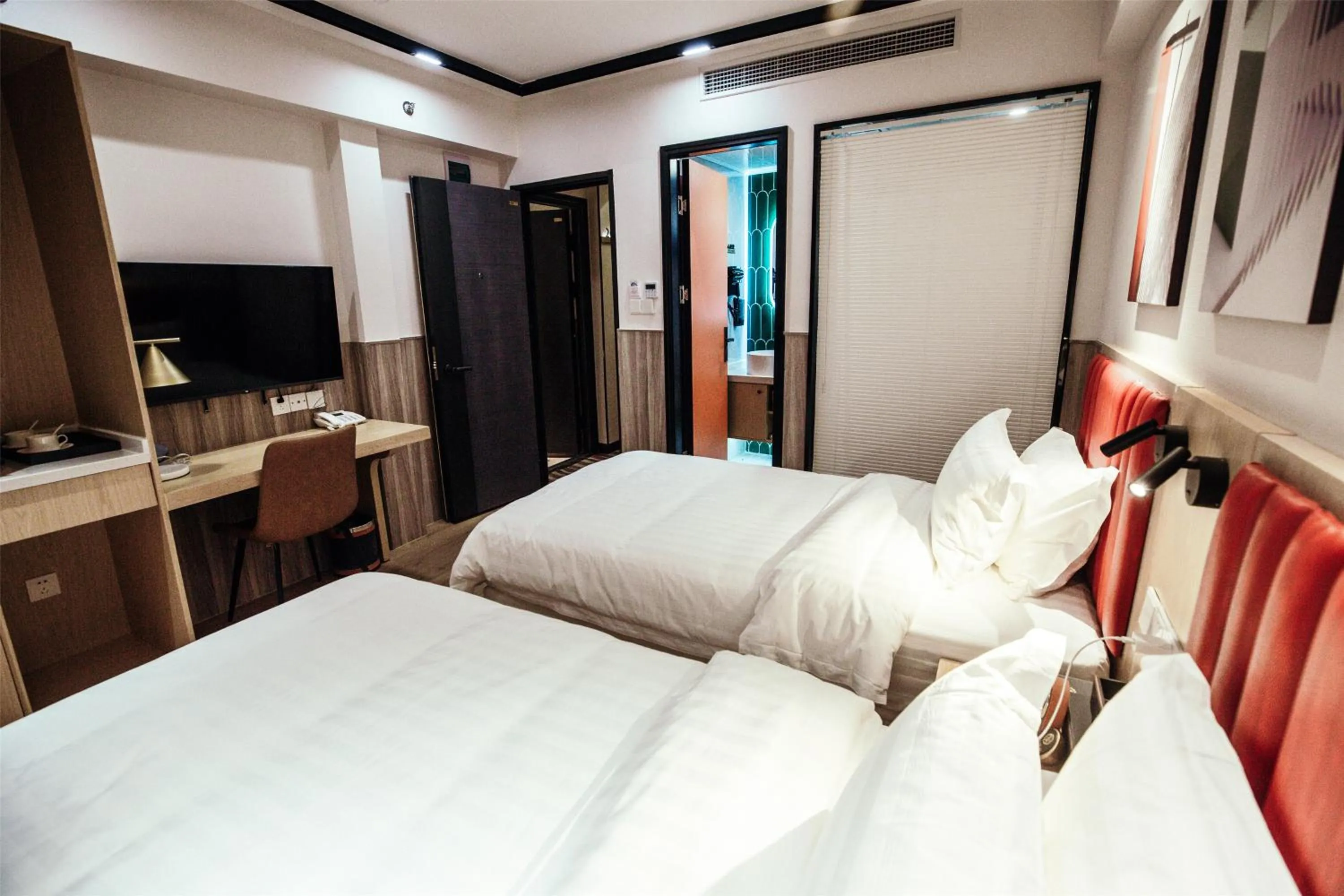 Photo of the whole room, Bed in Shanghai Fish Inn People Square