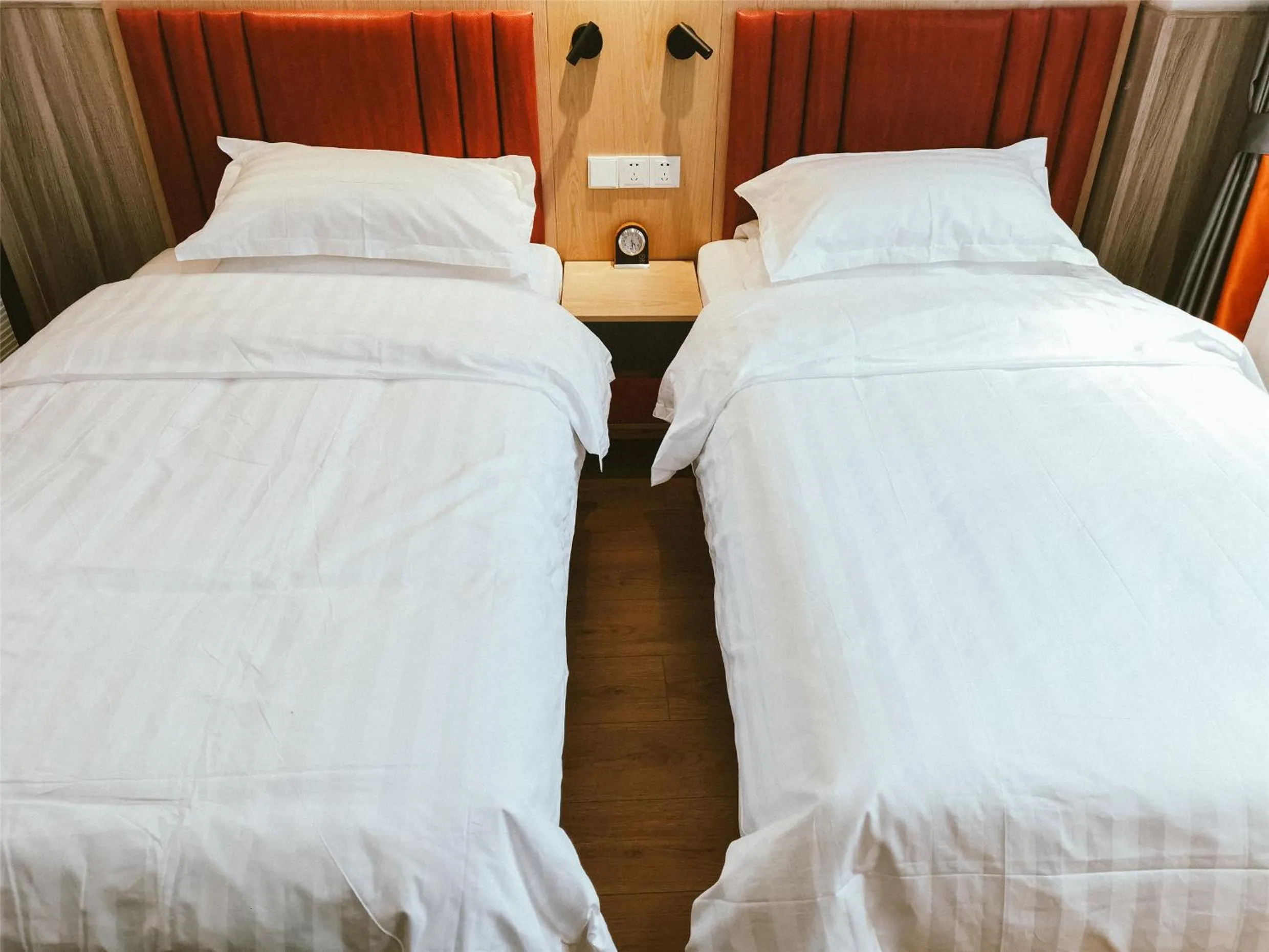 Bed in Shanghai Fish Inn People Square