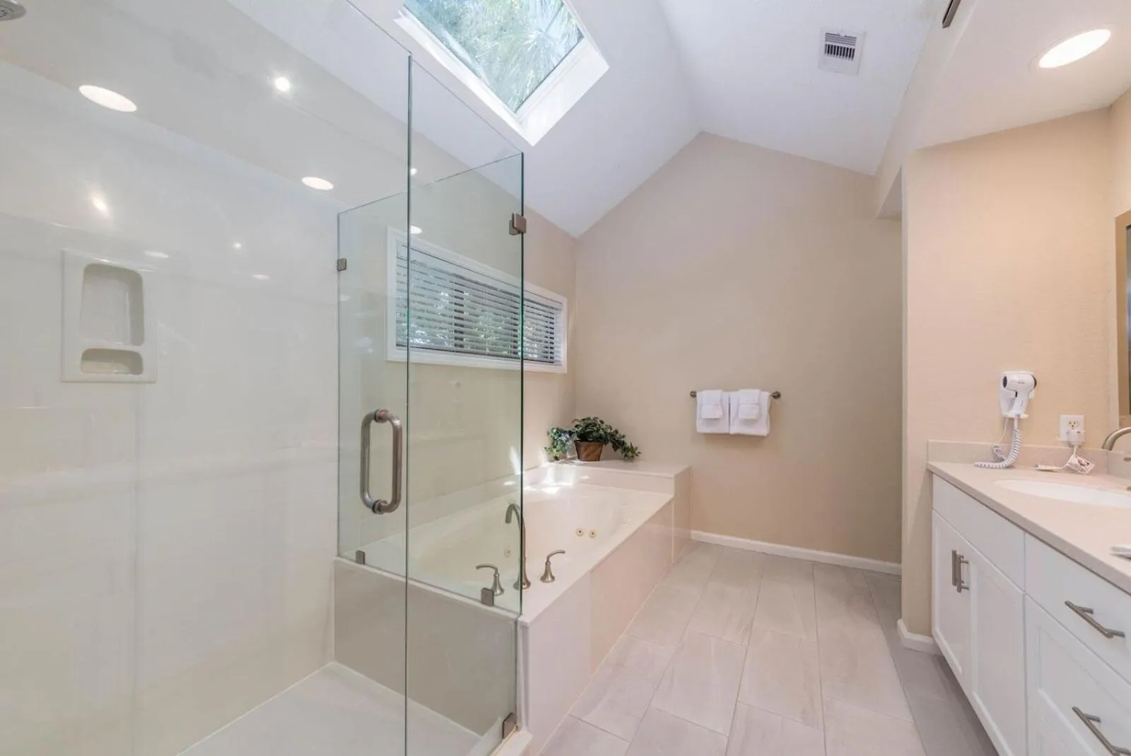 Shower in Coral Reef Resort