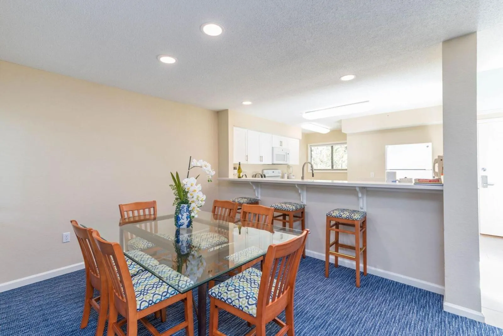 Dining area in Coral Reef Resort