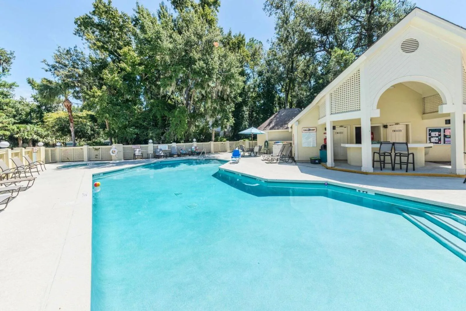 Swimming pool in Coral Reef Resort