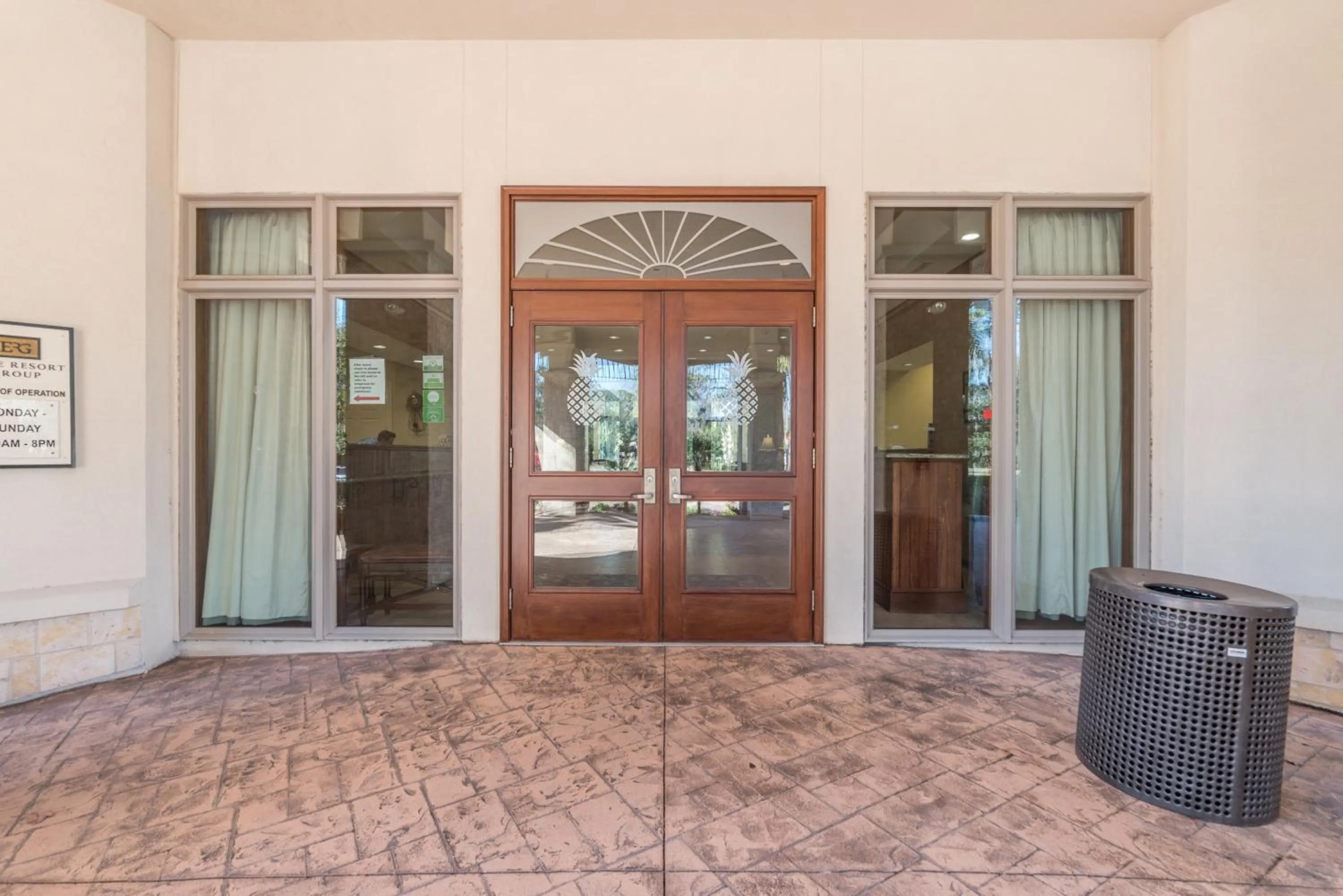 Facade/entrance in Coral Sands Resort by Palmera