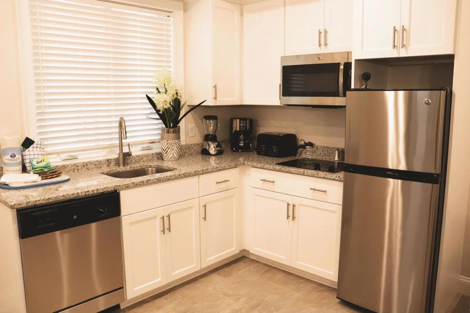 Kitchen or kitchenette in Coral Sands Resort by Palmera