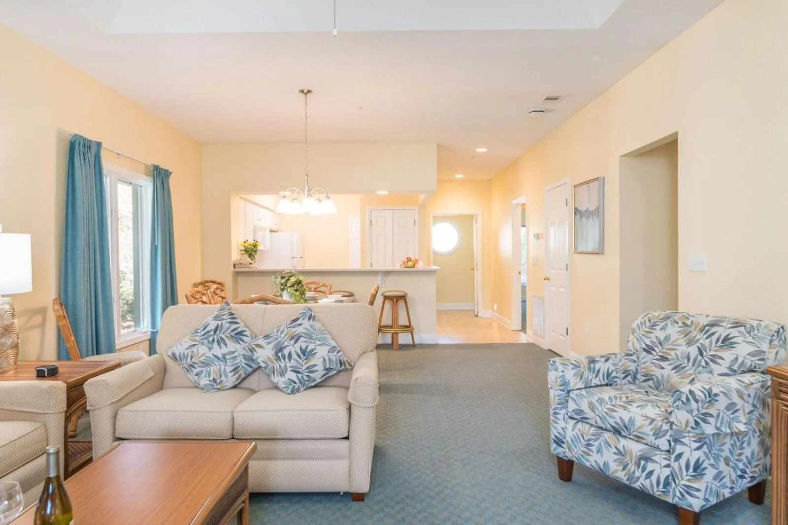 Seating area in Coral Sands Resort by Palmera