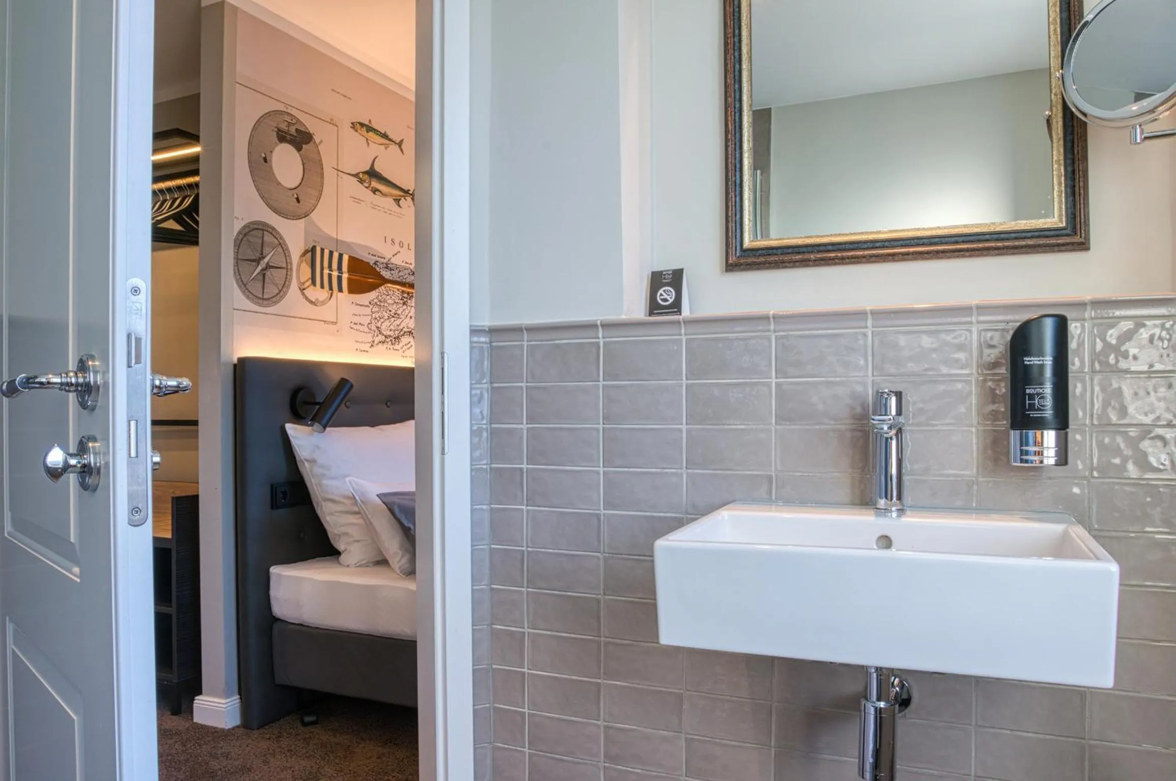 Bathroom, Bed in Boutique 53 & 56 Hamburg City, Trademark Collection by Wyndham