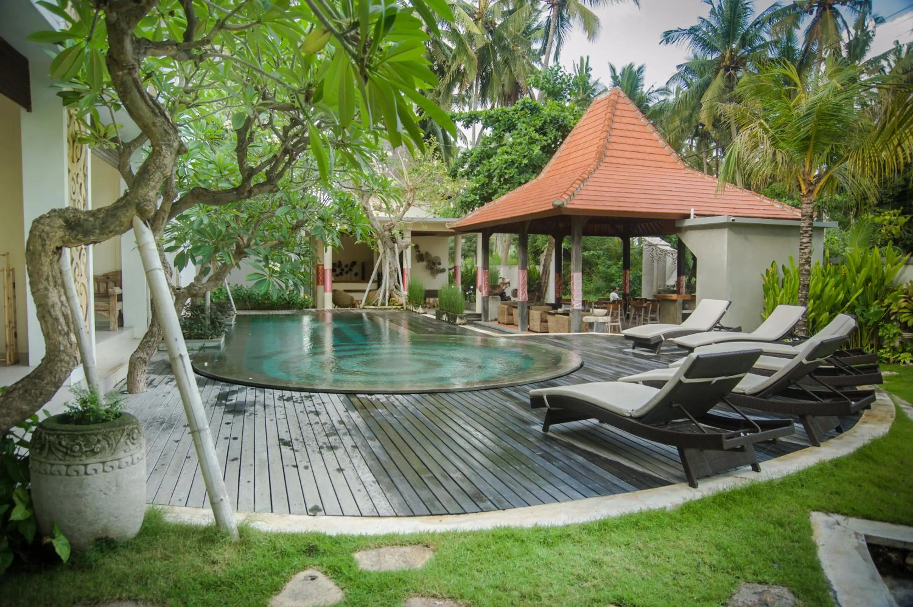 Swimming pool in Akatara Hotel