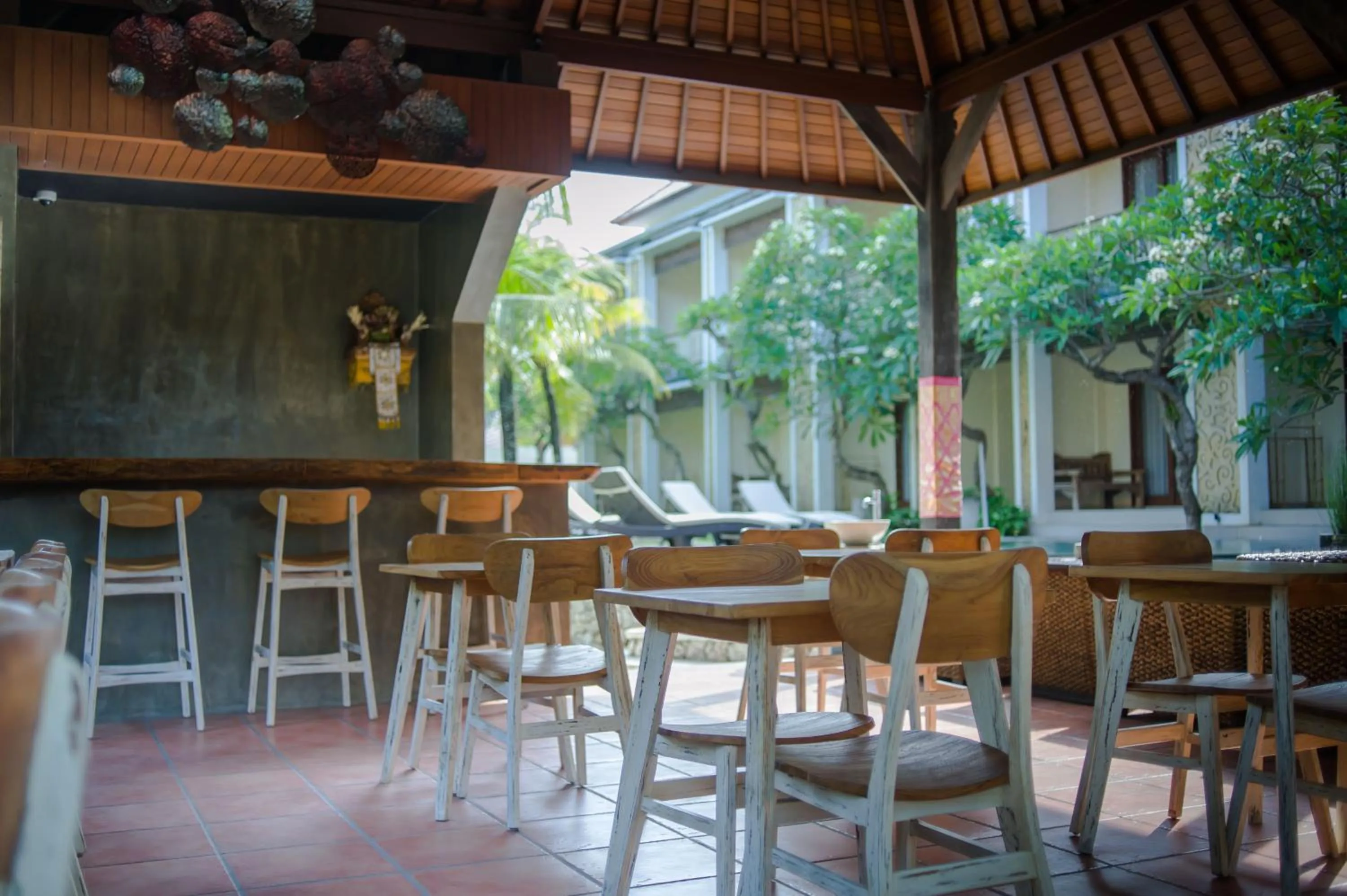 Restaurant/places to eat in Akatara Hotel