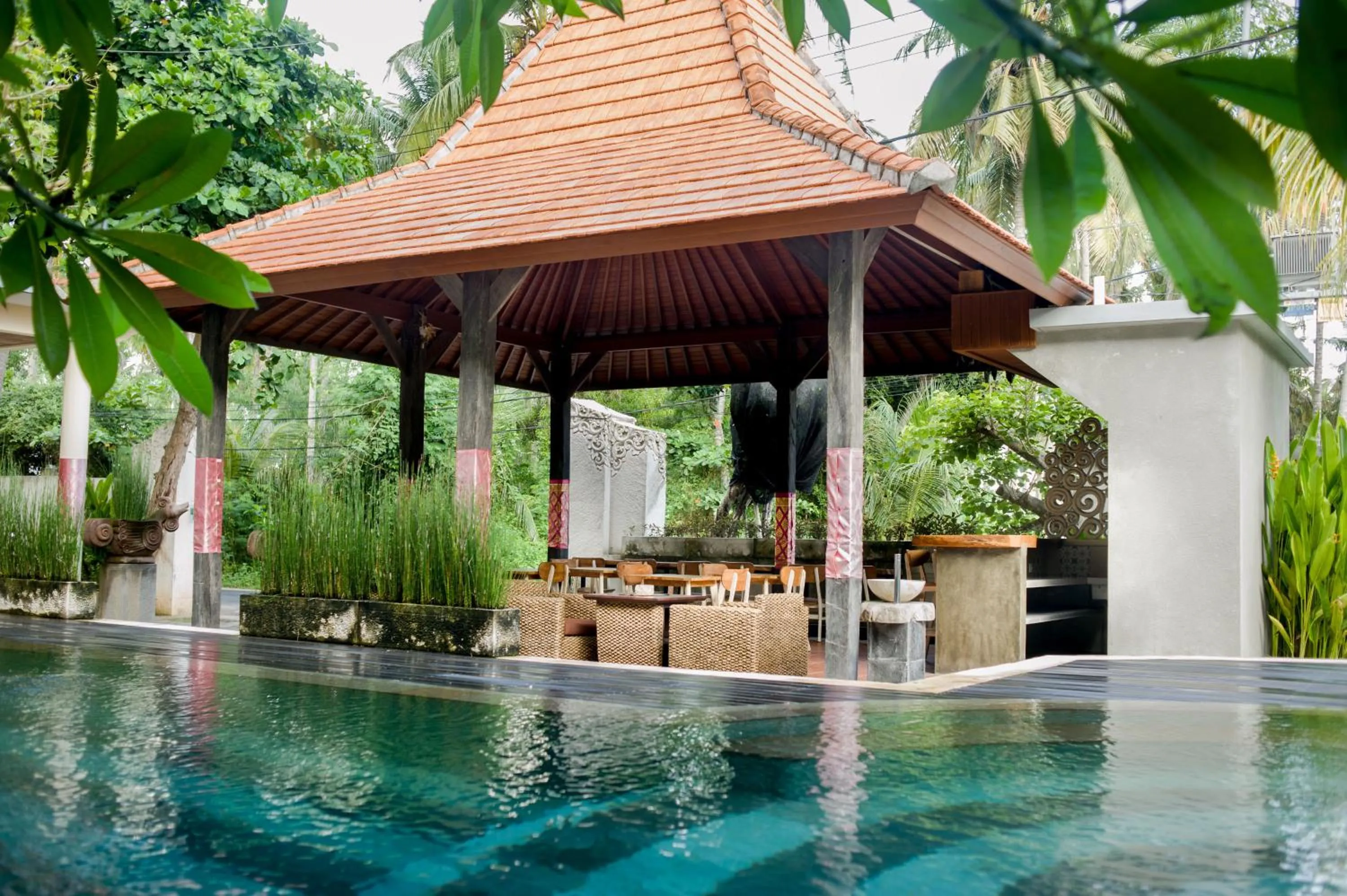 Restaurant/places to eat in Akatara Hotel