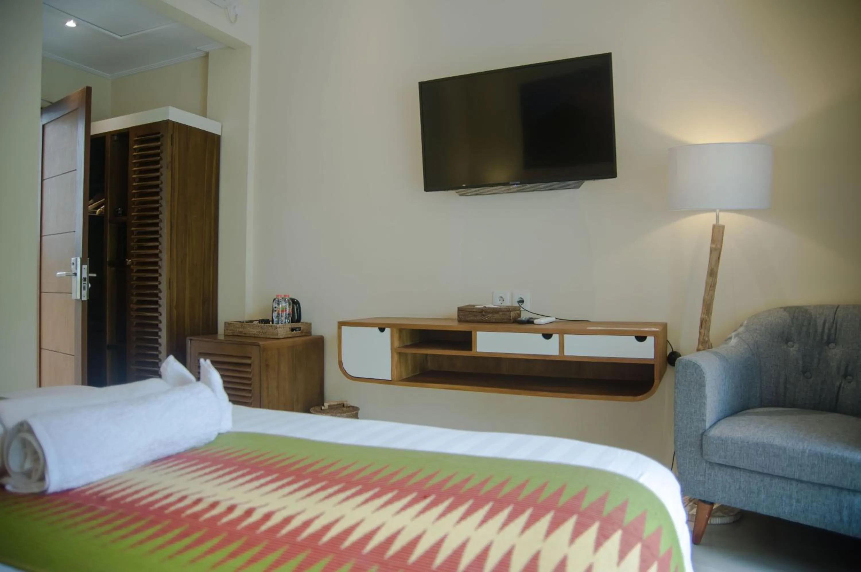 TV and multimedia, Bed in Akatara Hotel
