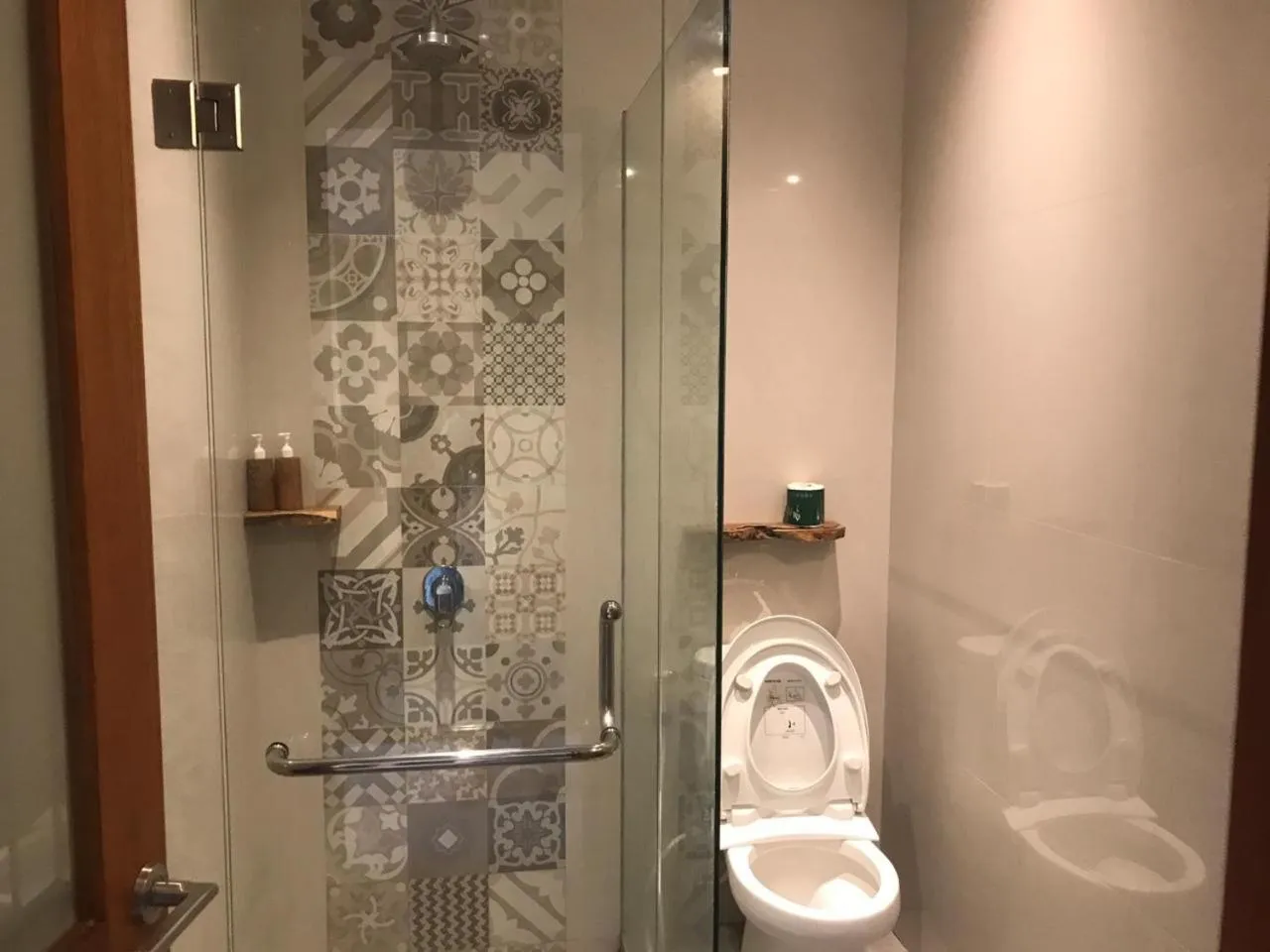 Bathroom in Akatara Hotel