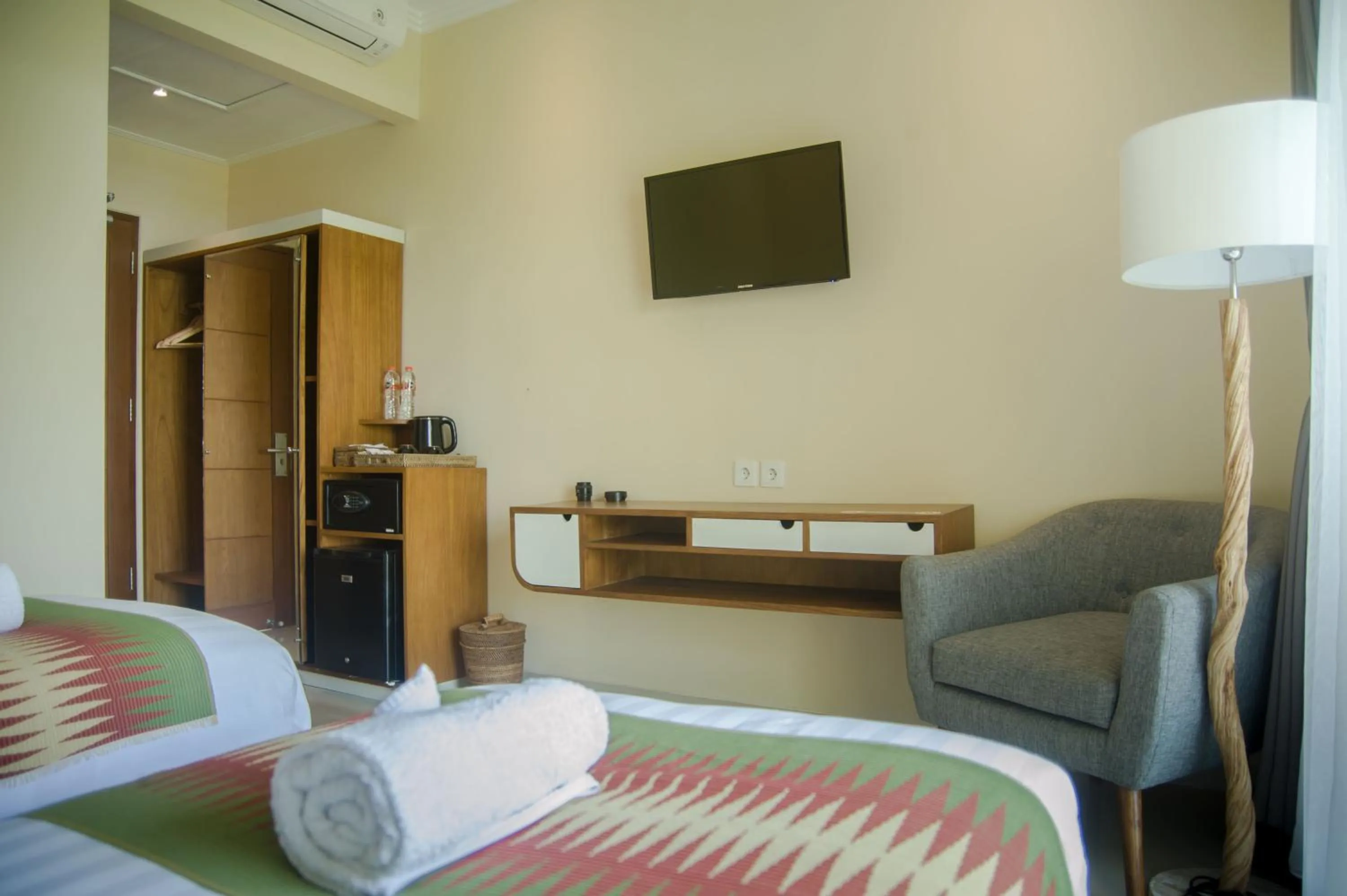 TV and multimedia, Bed in Akatara Hotel