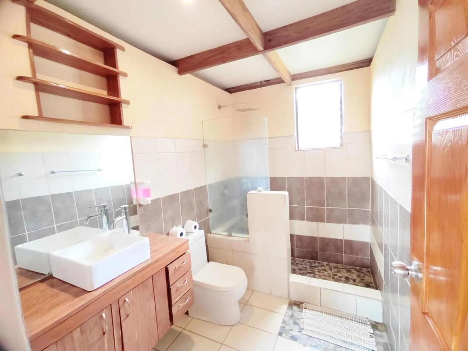 Shower in Essence Arenal Spa & Yoga
