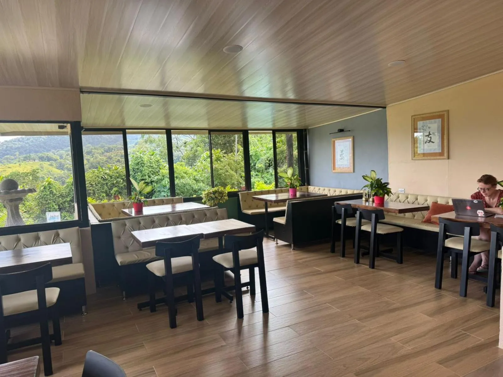 Restaurant/places to eat in Essence Arenal Spa & Yoga