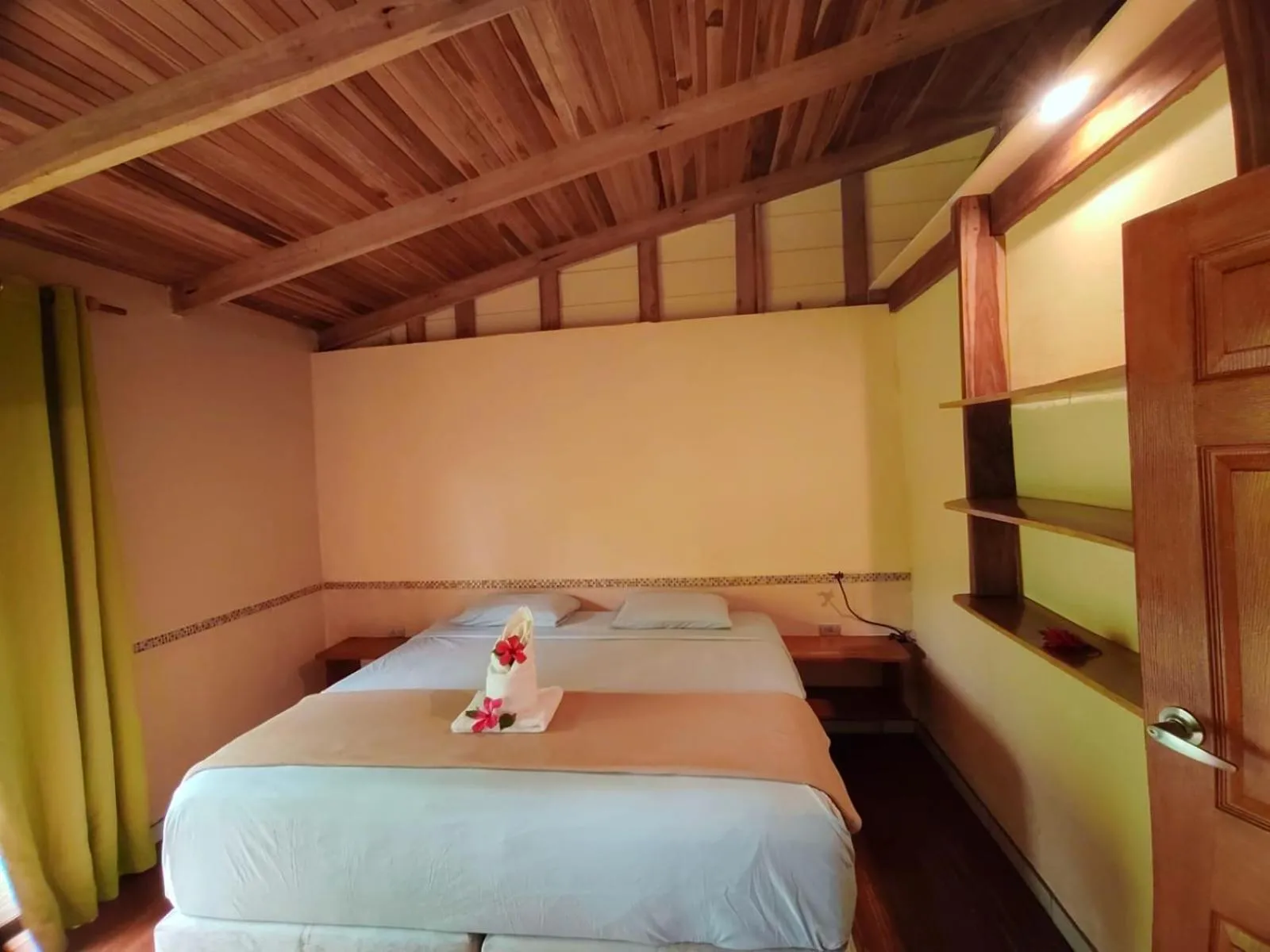 Photo of the whole room, Bed in Essence Arenal Spa & Yoga