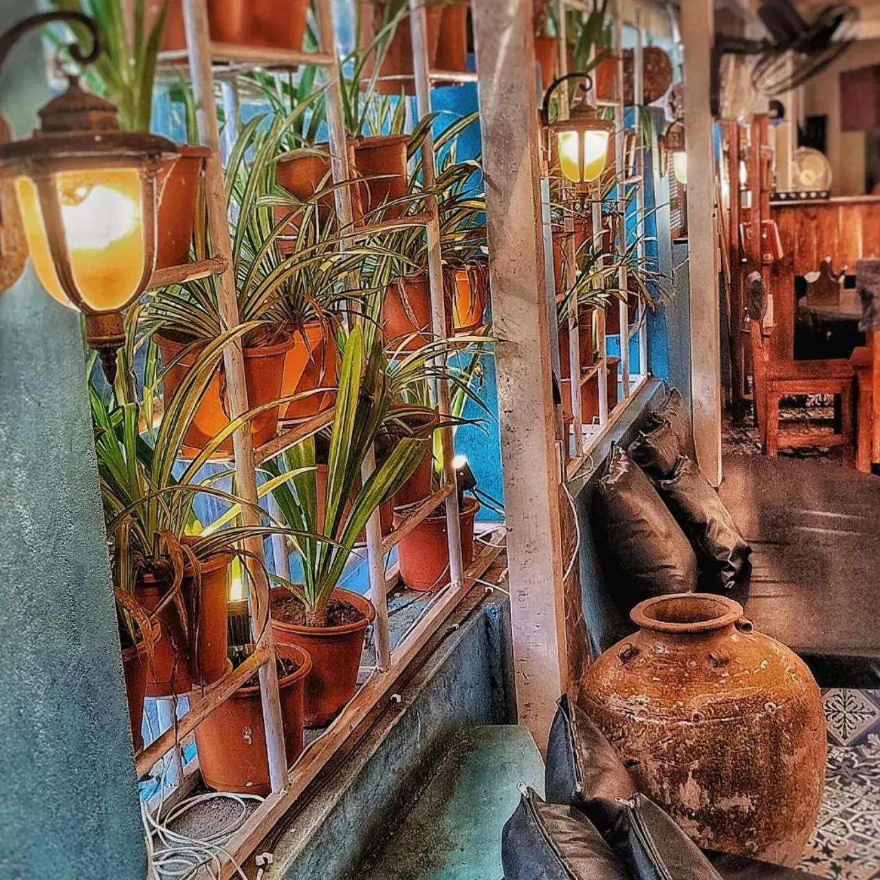 Property building in Anjoned Hostel & Cafe