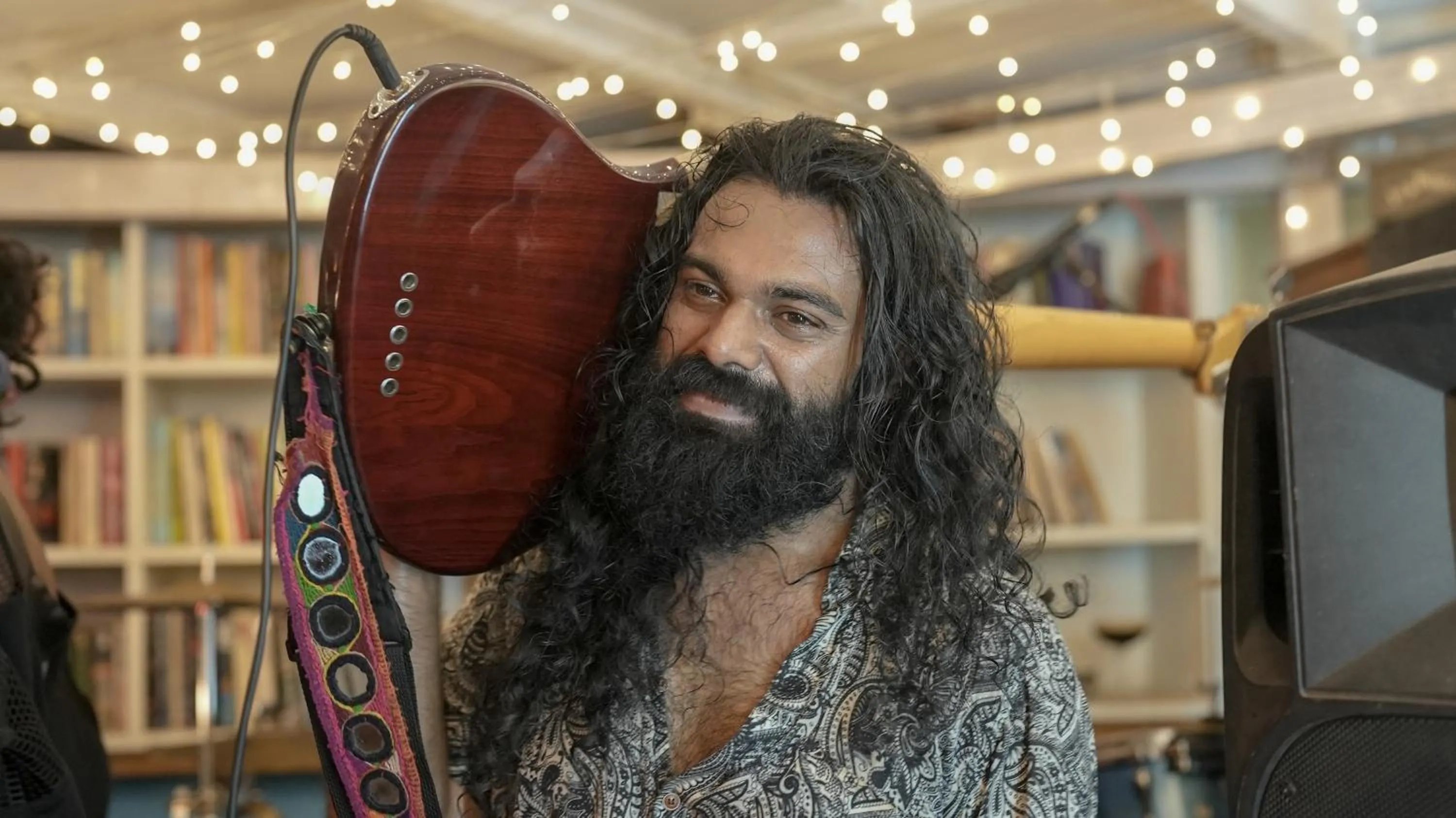 Evening entertainment in Anjoned Hostel & Cafe