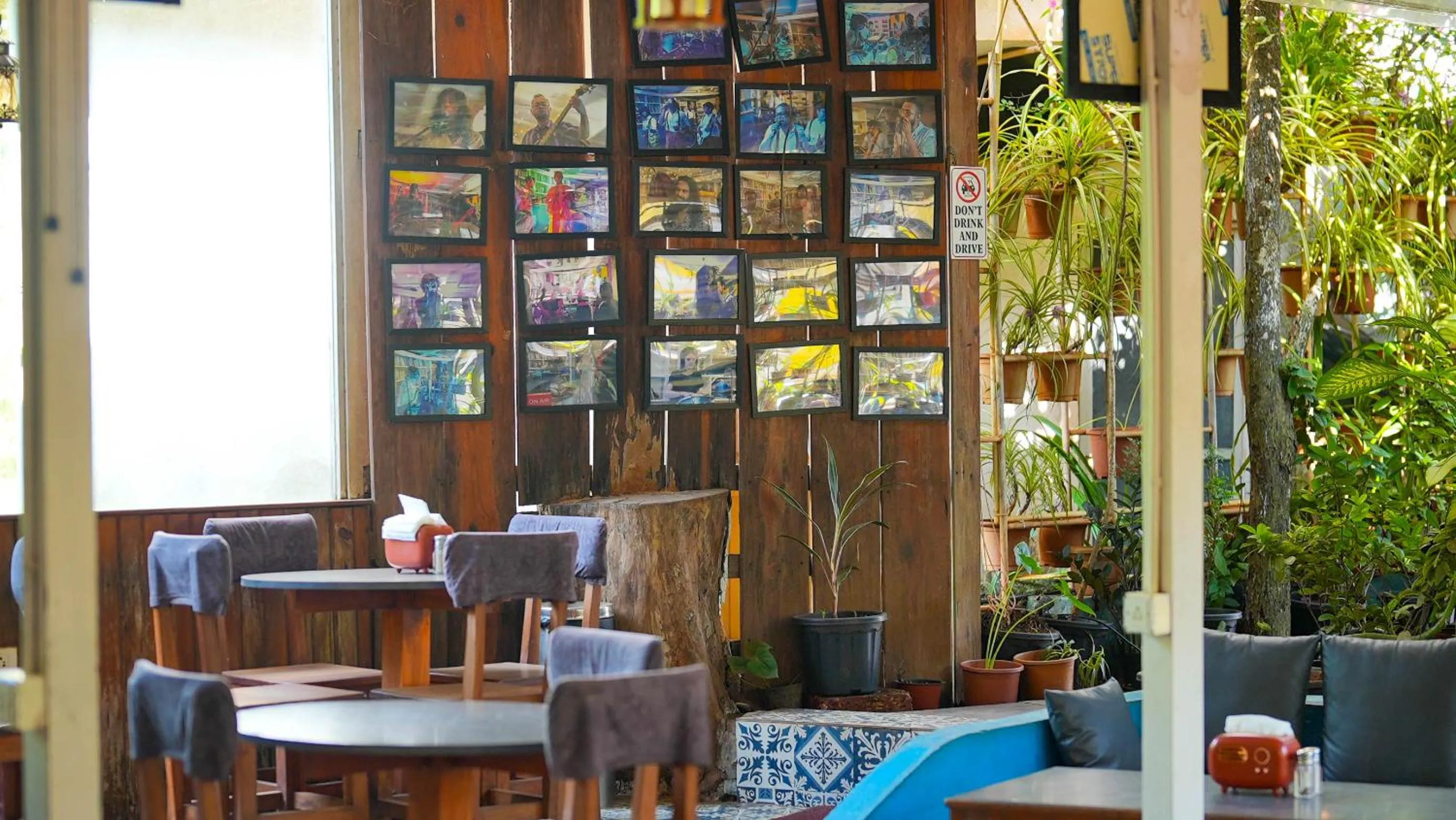 Anjoned Hostel & Cafe