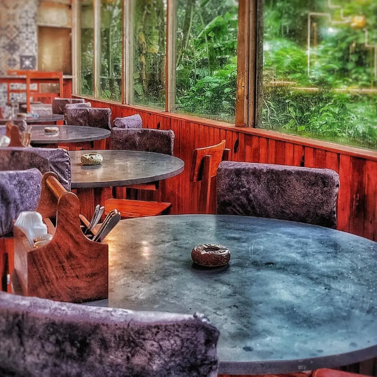 Restaurant/places to eat in Anjoned Hostel & Cafe