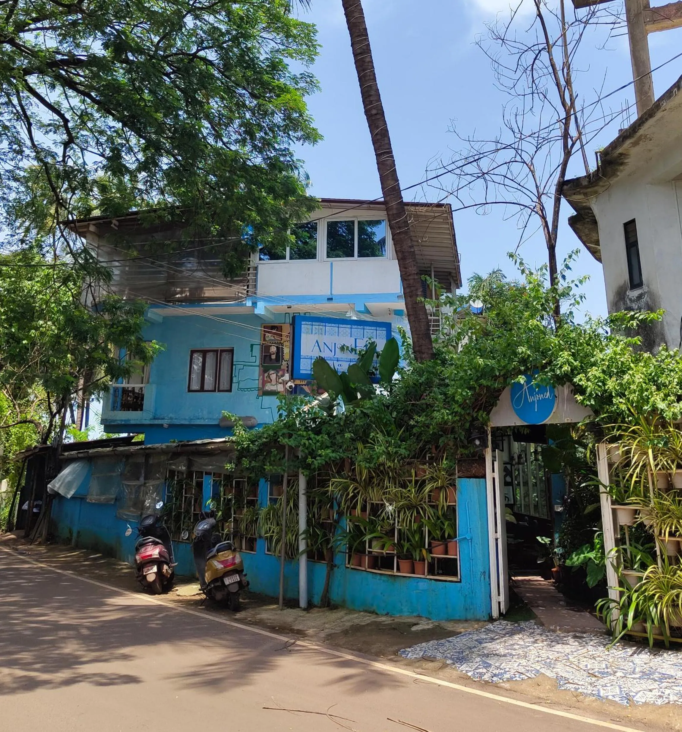 Anjoned Hostel & Cafe