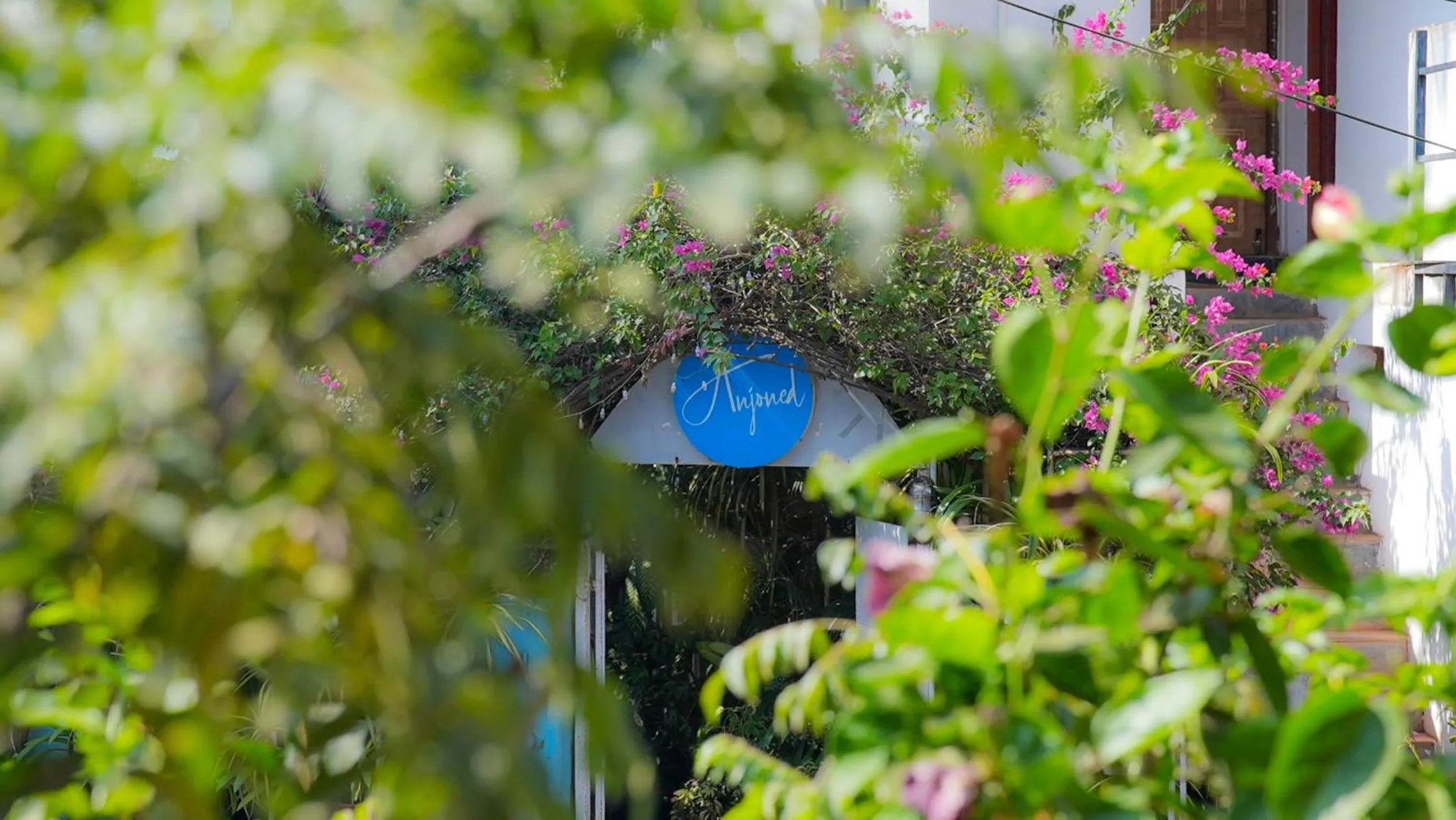 Anjoned Hostel & Cafe